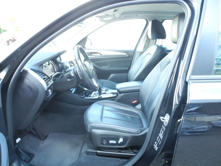 BMW X3 xDrive 20d Steptronic ** mit Voll-Leder Sitze ** Frisch ab MFK und Service **-image-9