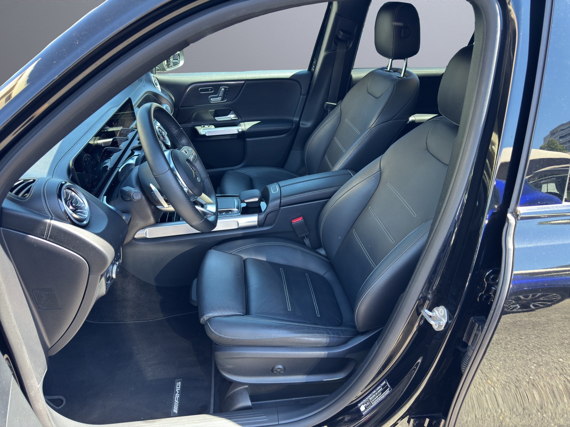MERCEDES-BENZ GLB 200 AMG Line 7G-Tronic-image-9