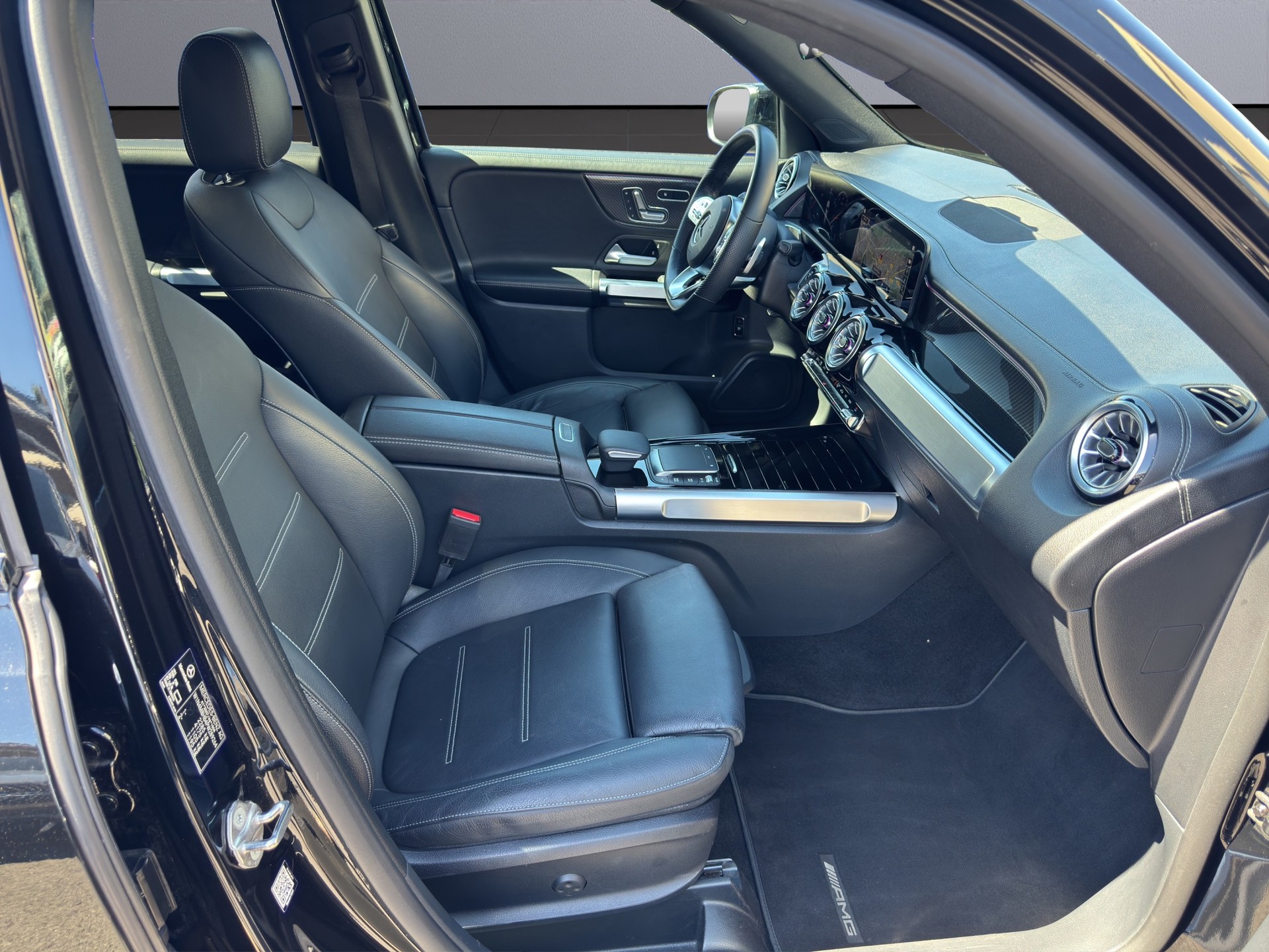 MERCEDES-BENZ GLB 200 AMG Line 7G-Tronic-image-14