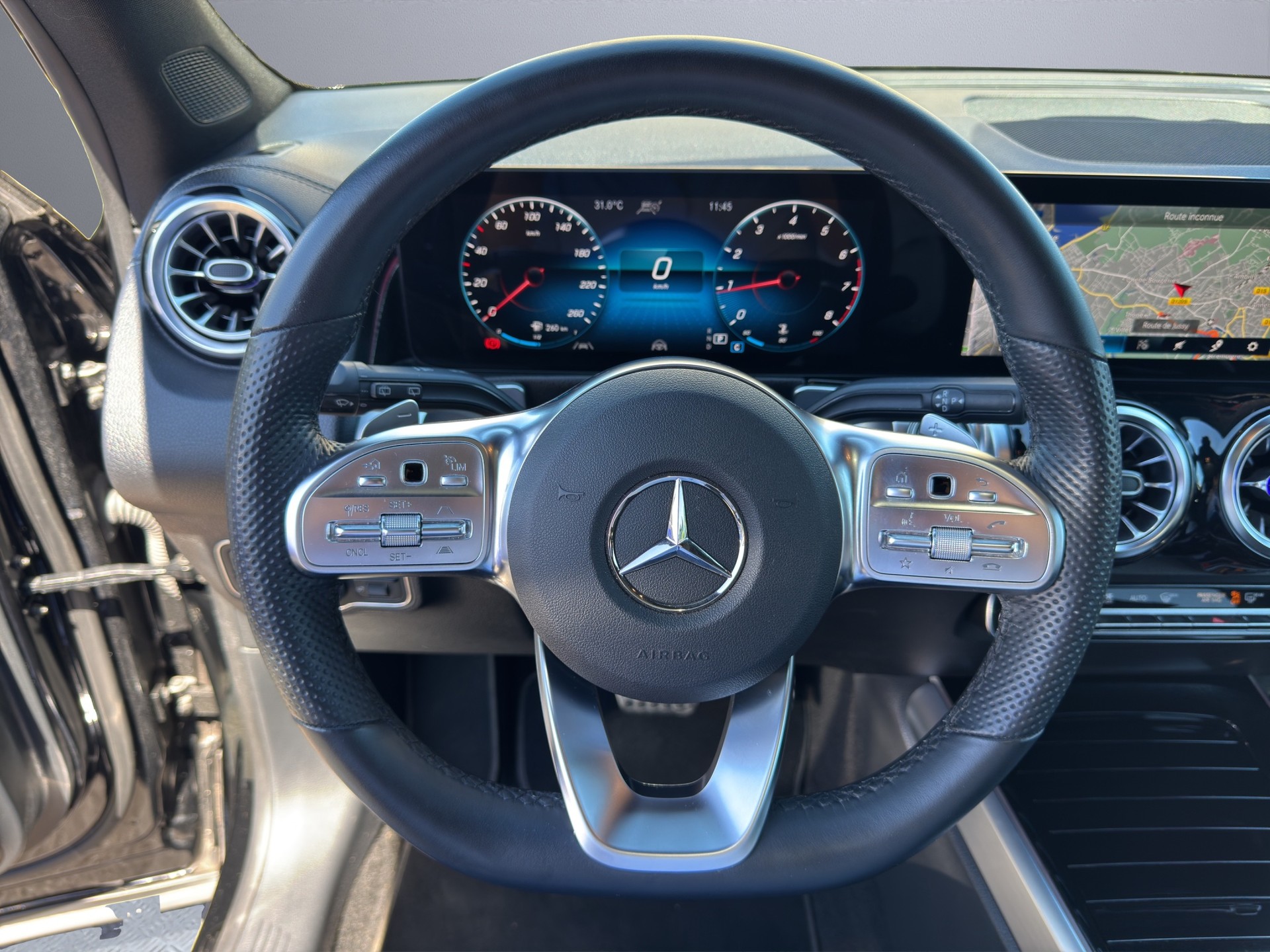 MERCEDES-BENZ GLB 200 AMG Line 7G-Tronic-image-10