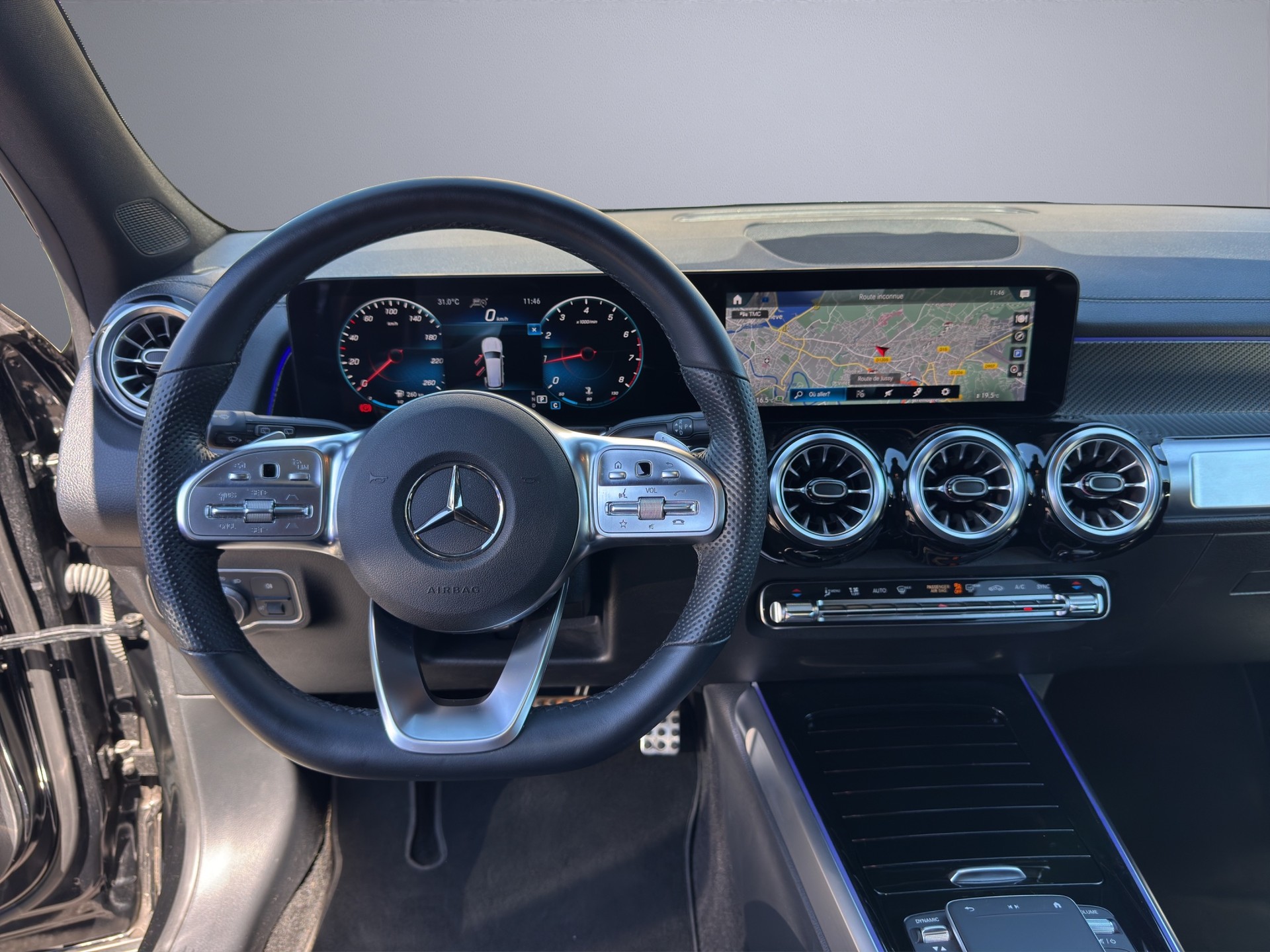 MERCEDES-BENZ GLB 200 AMG Line 7G-Tronic-image-11