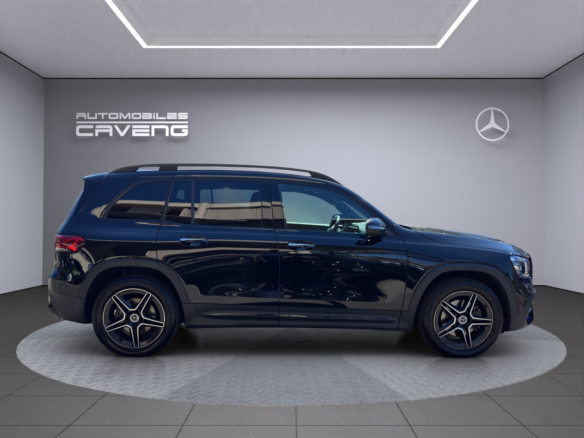 MERCEDES-BENZ GLB 200 AMG Line 7G-Tronic-image-5