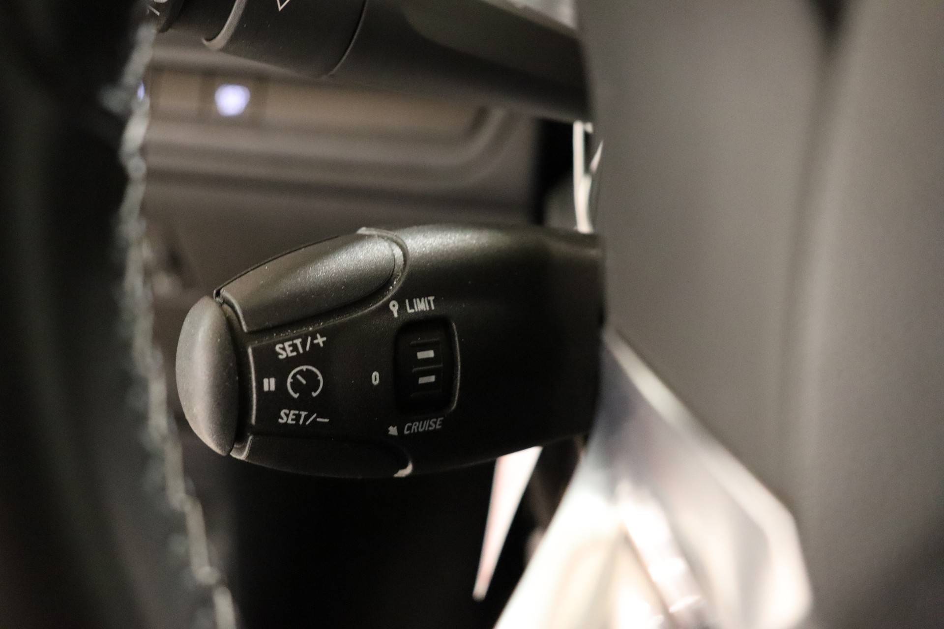 PEUGEOT 208 1.2 PureTech Allure-image-24