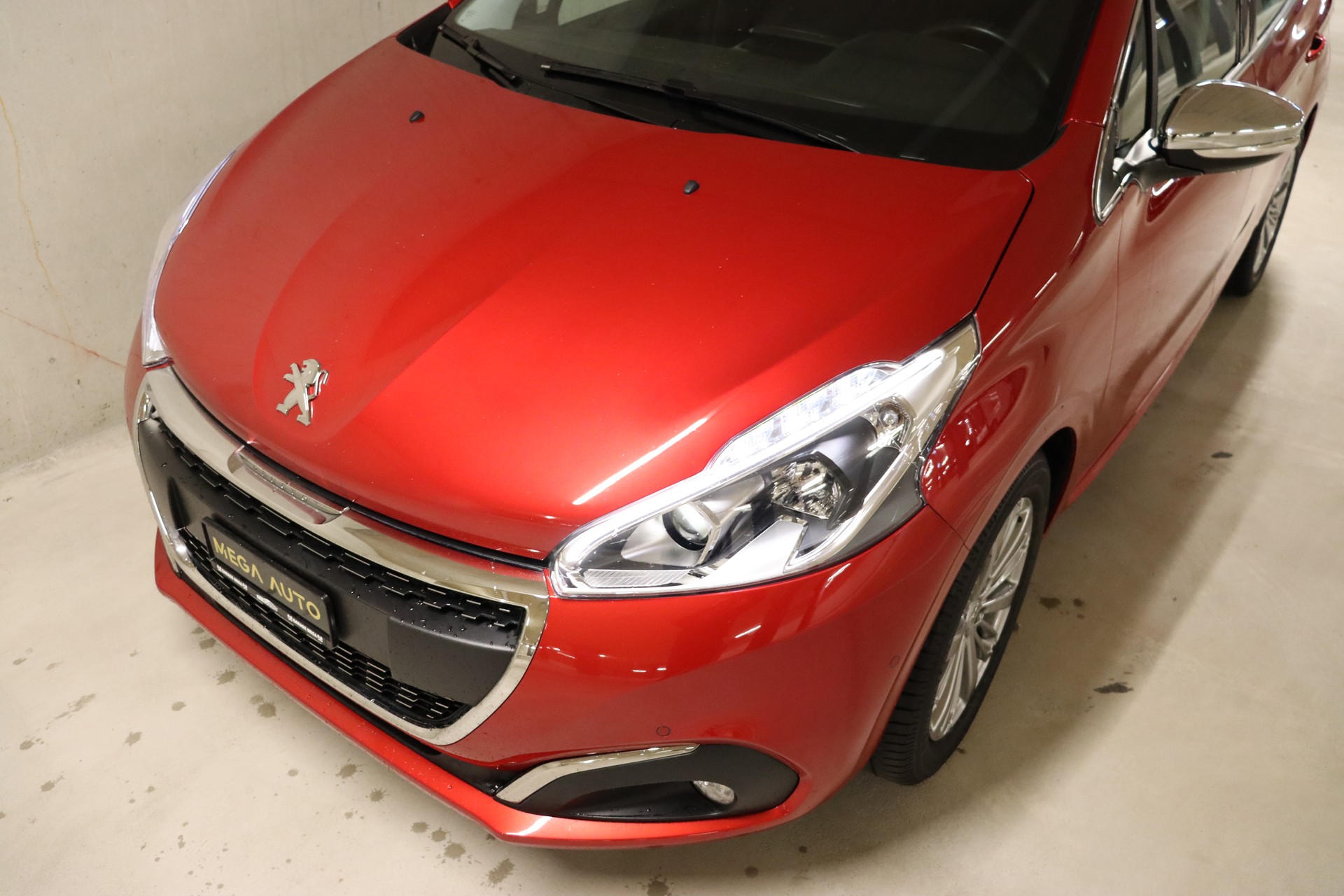 PEUGEOT 208 1.2 PureTech Allure-showroom-element-2