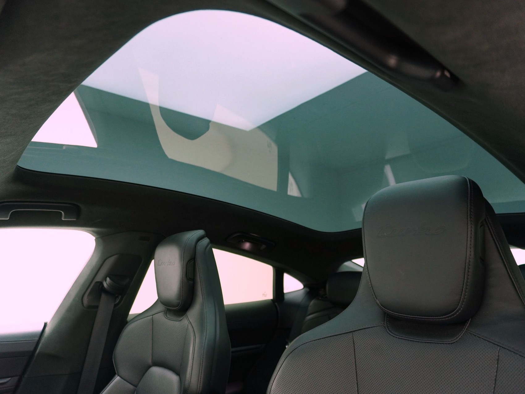 PORSCHE Taycan Turbo-image-9