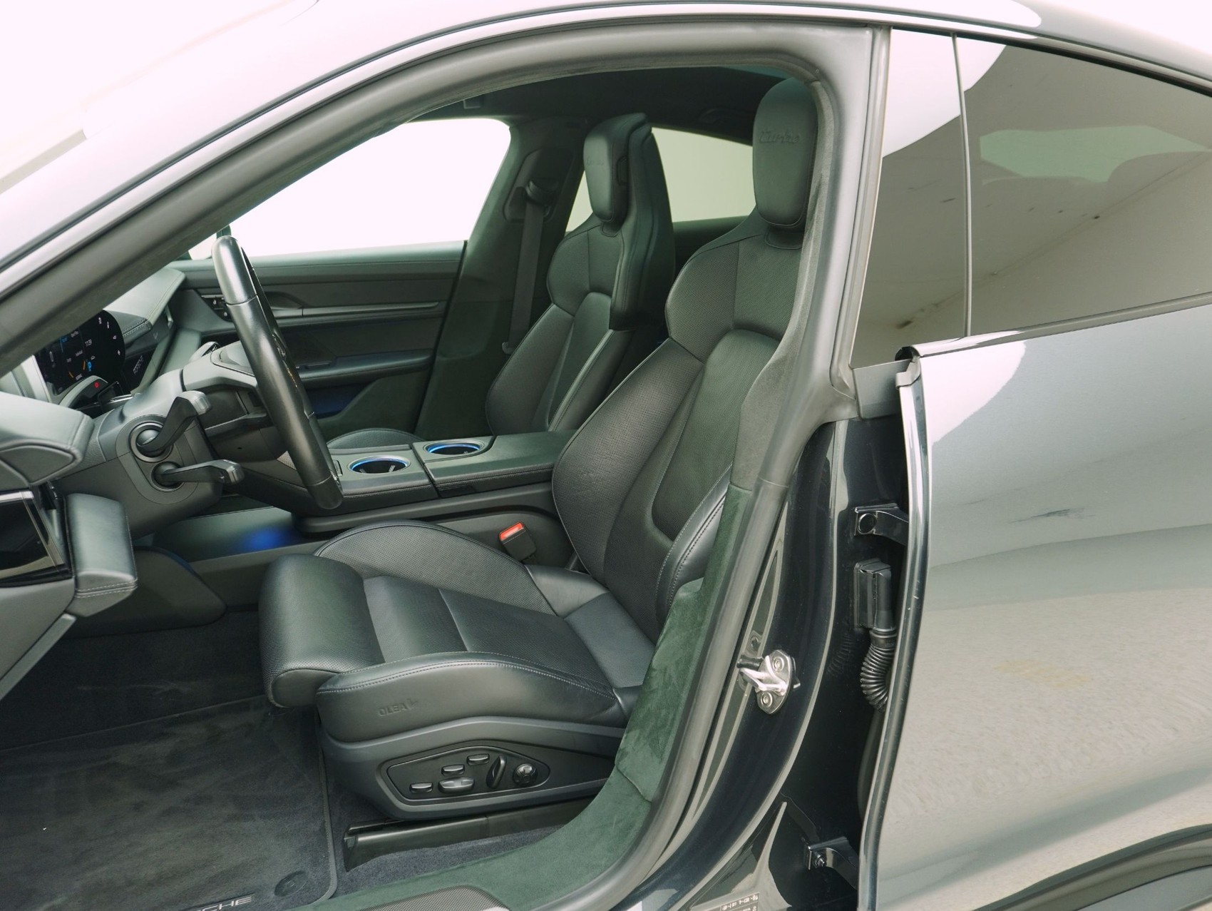 PORSCHE Taycan Turbo-image-8