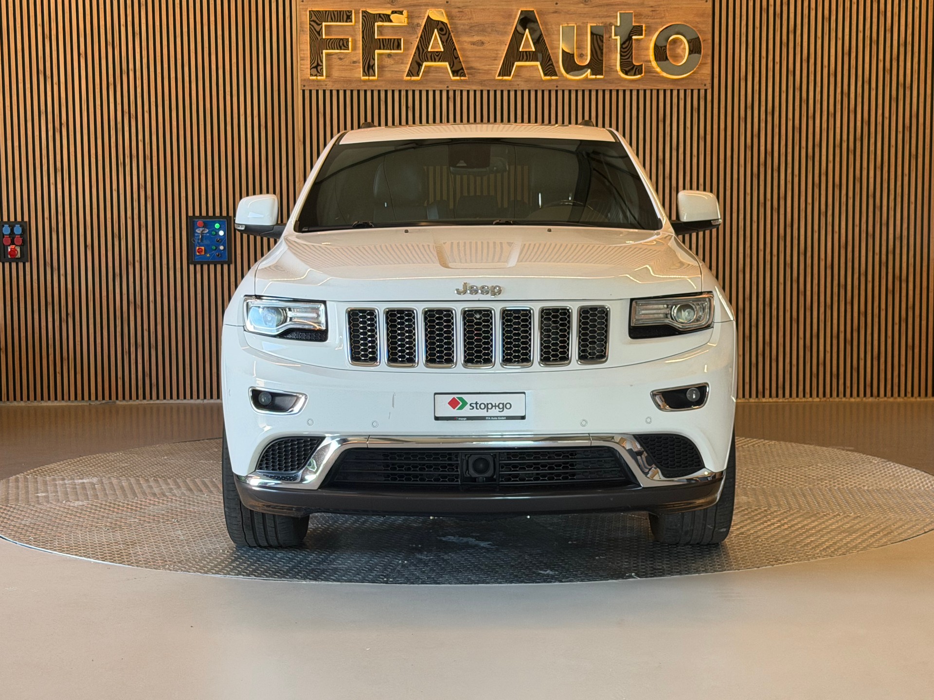 JEEP Grand Cherokee 3.0 CRD 250 Summit-showroom-element-1