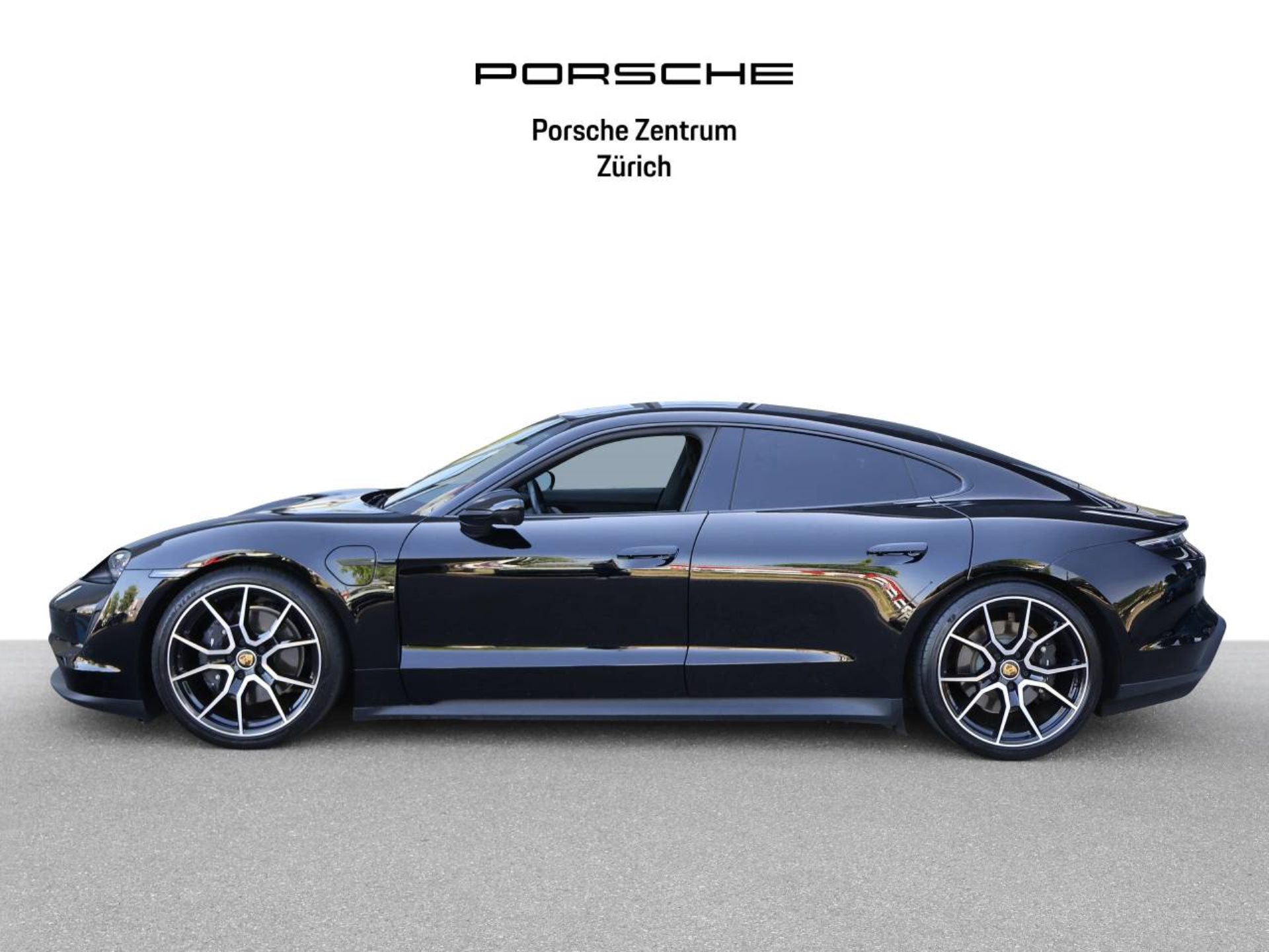 PORSCHE Taycan-showroom-element-1