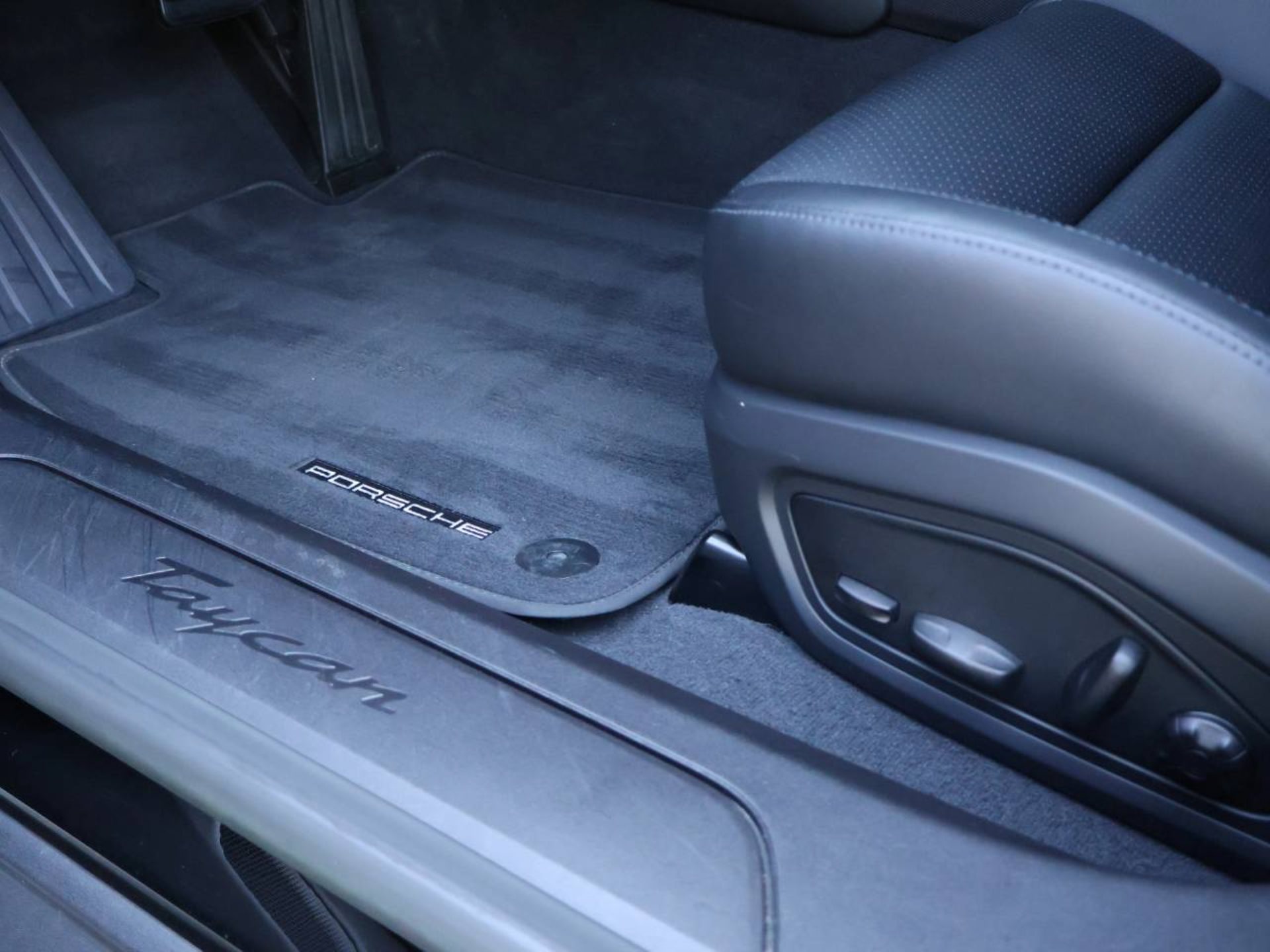 PORSCHE Taycan-image-30