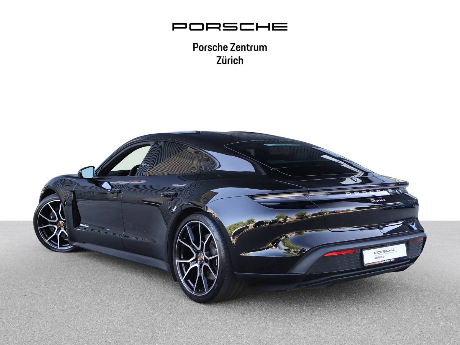 PORSCHE Taycan-showroom-element-2
