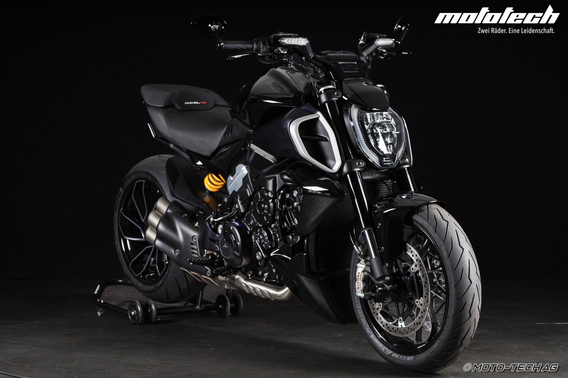DUCATI Diavel V4