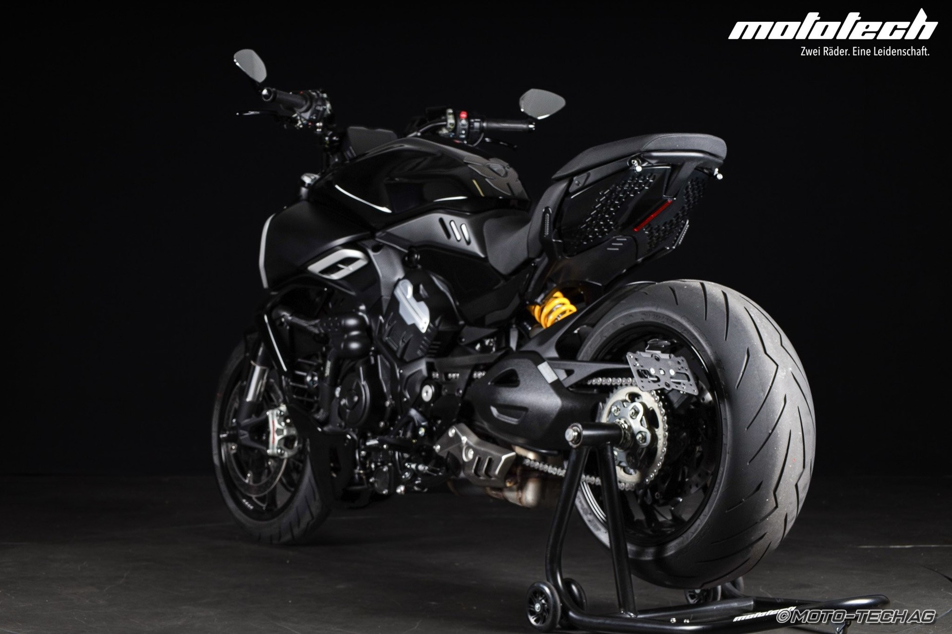 DUCATI Diavel V4-showroom-element-3