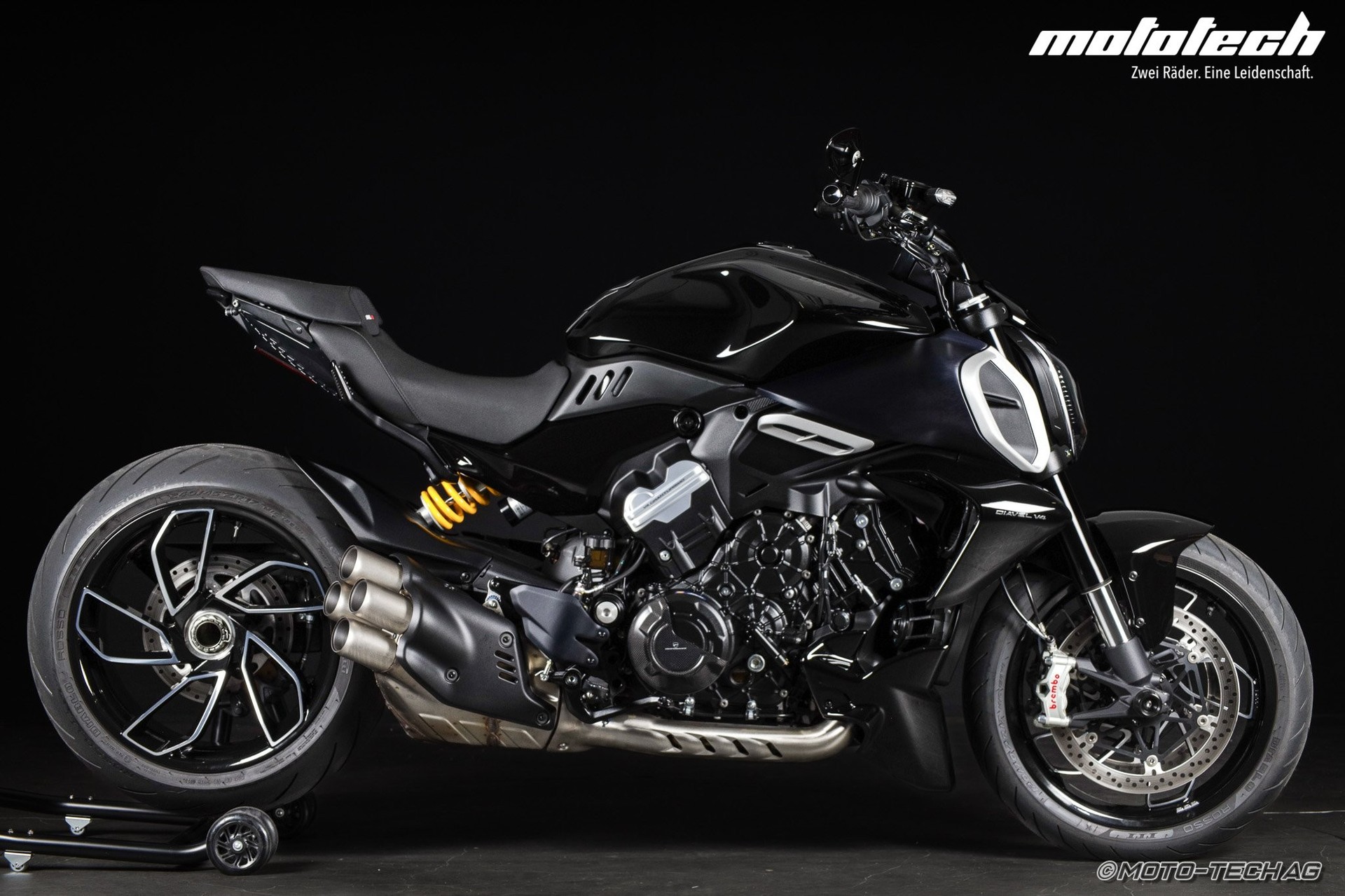 DUCATI Diavel V4-showroom-element-1