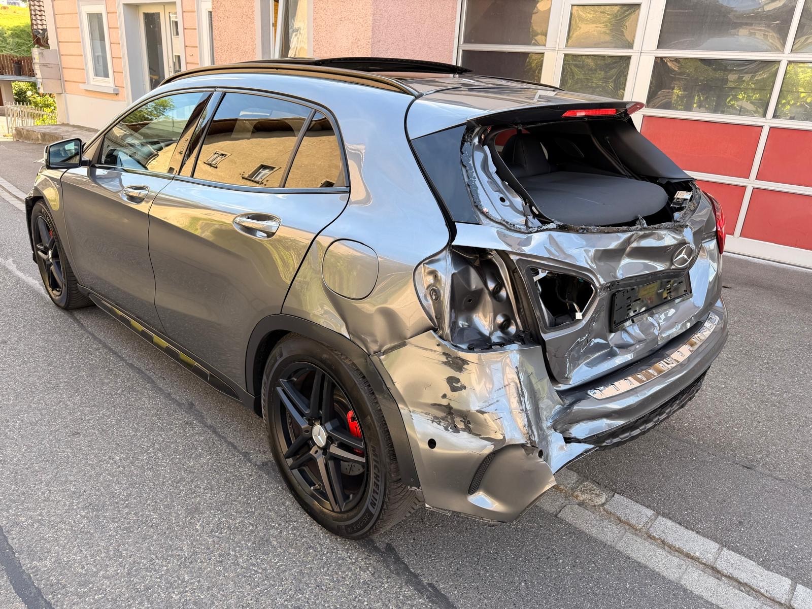 MERCEDES-BENZ GLA 45 AMG 4Matic 7G-DCT-image-4