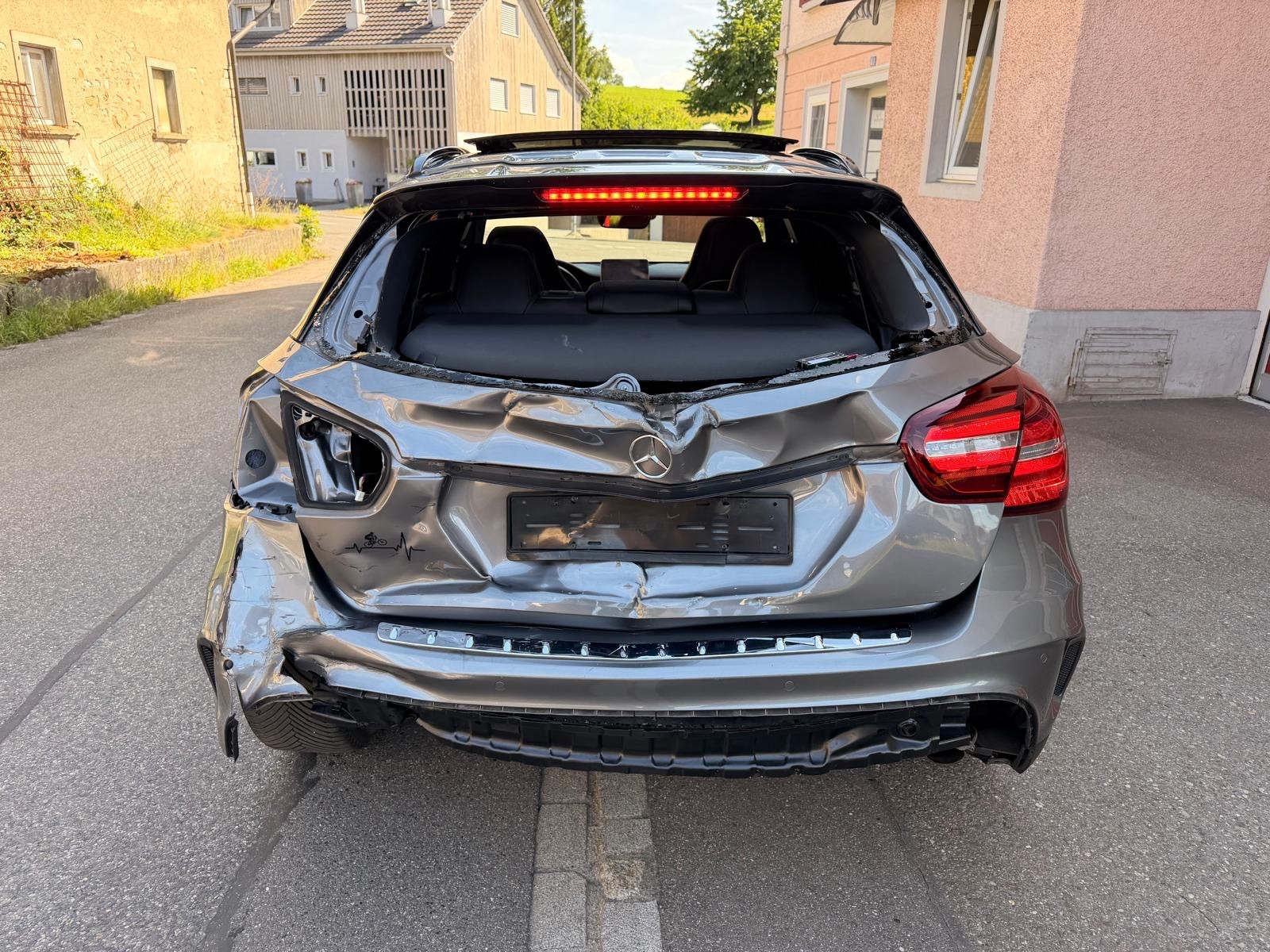 MERCEDES-BENZ GLA 45 AMG 4Matic 7G-DCT-image-3