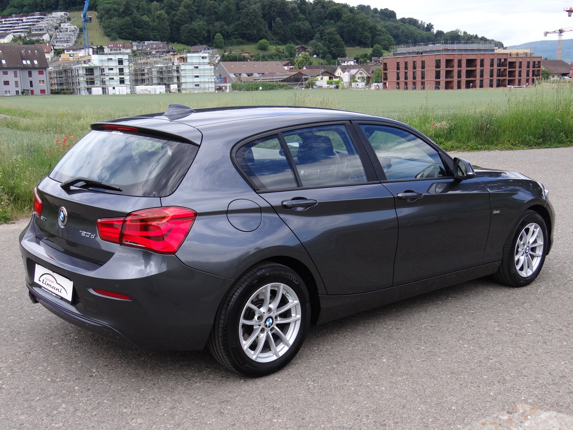 BMW 120d xDrive Sport Line Steptronic-image-5