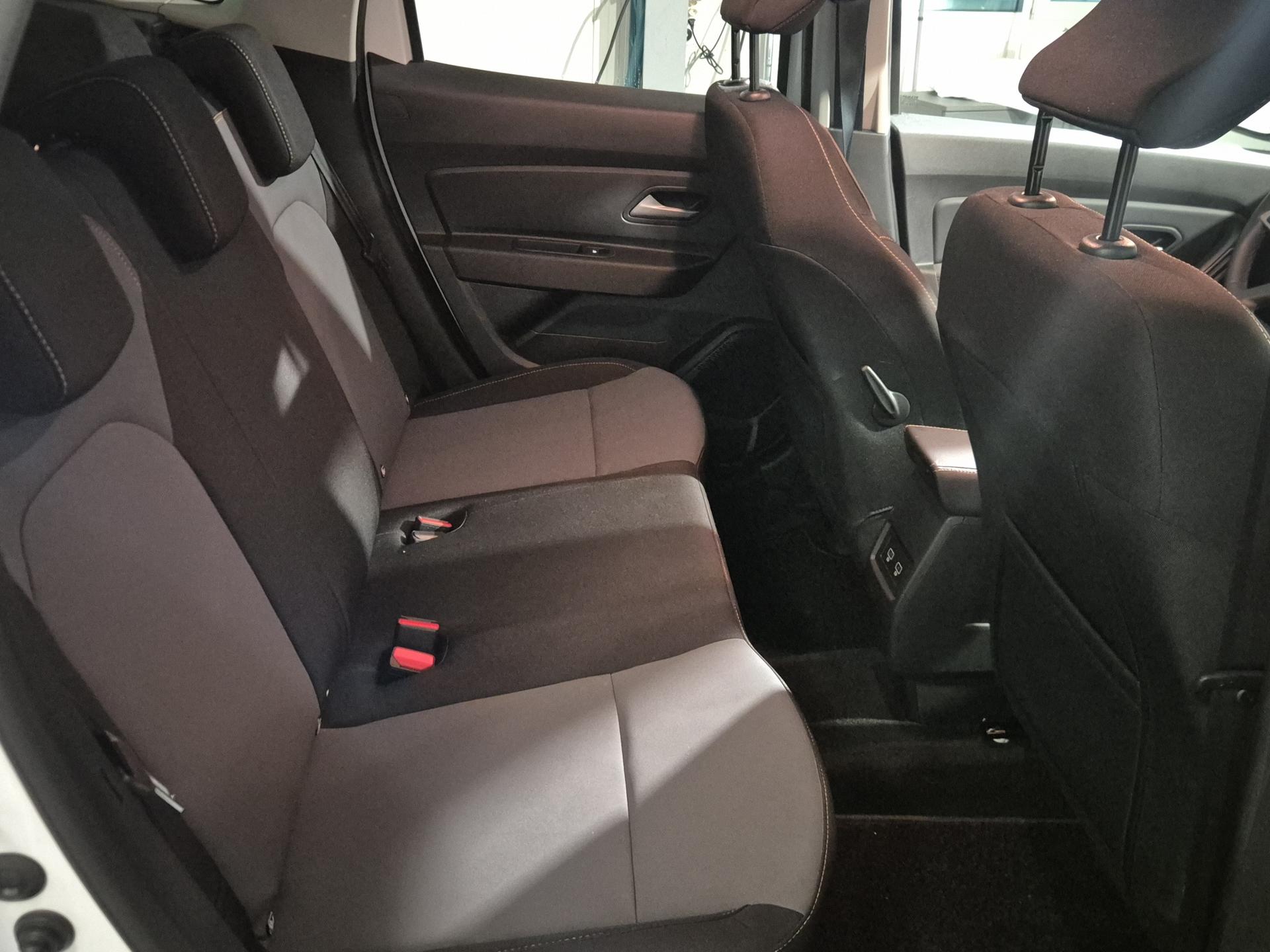 DACIA Duster TCe 150 Extreme EDC 4x2-image-18