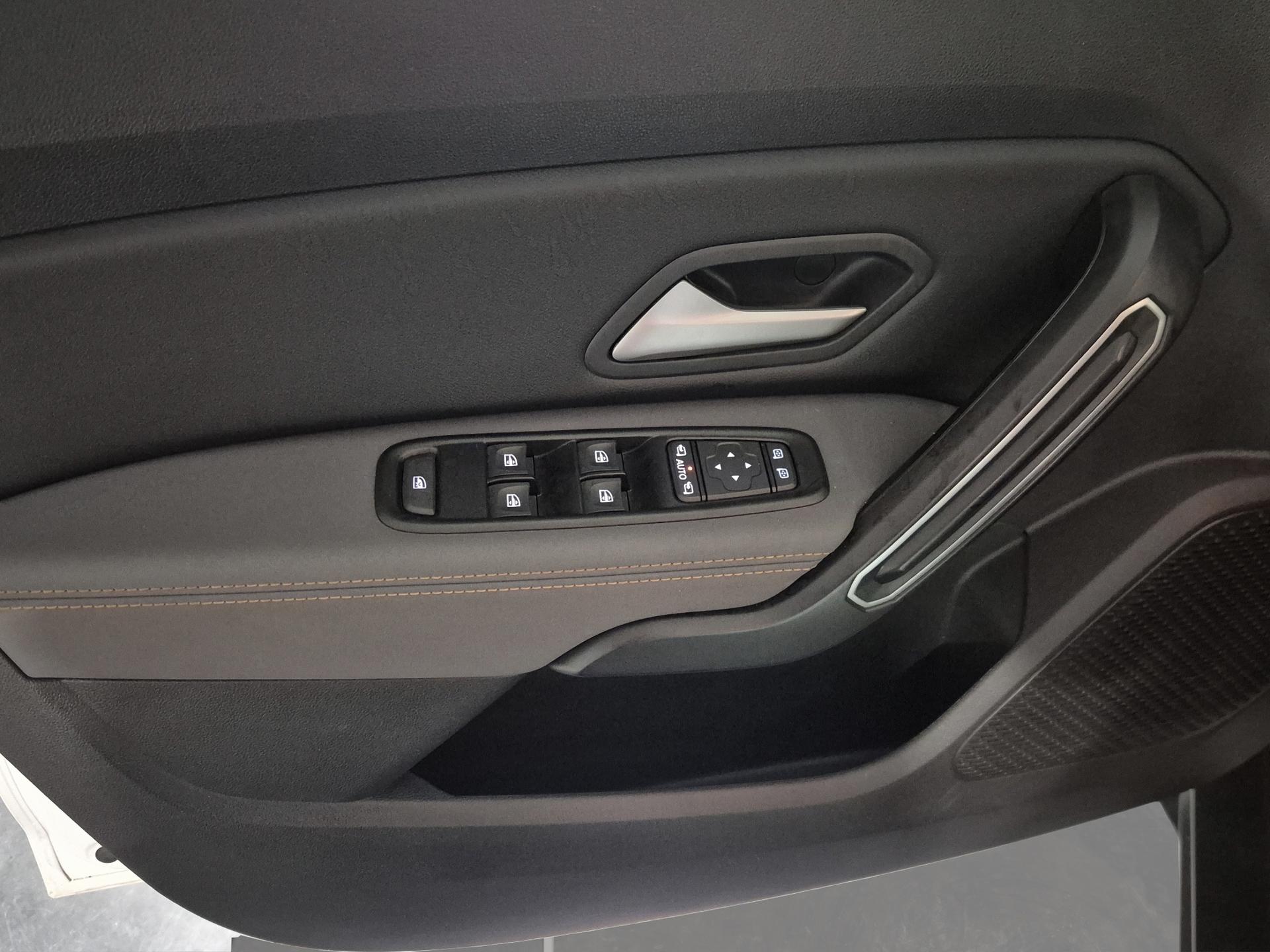 DACIA Duster TCe 150 Extreme EDC 4x2-image-23