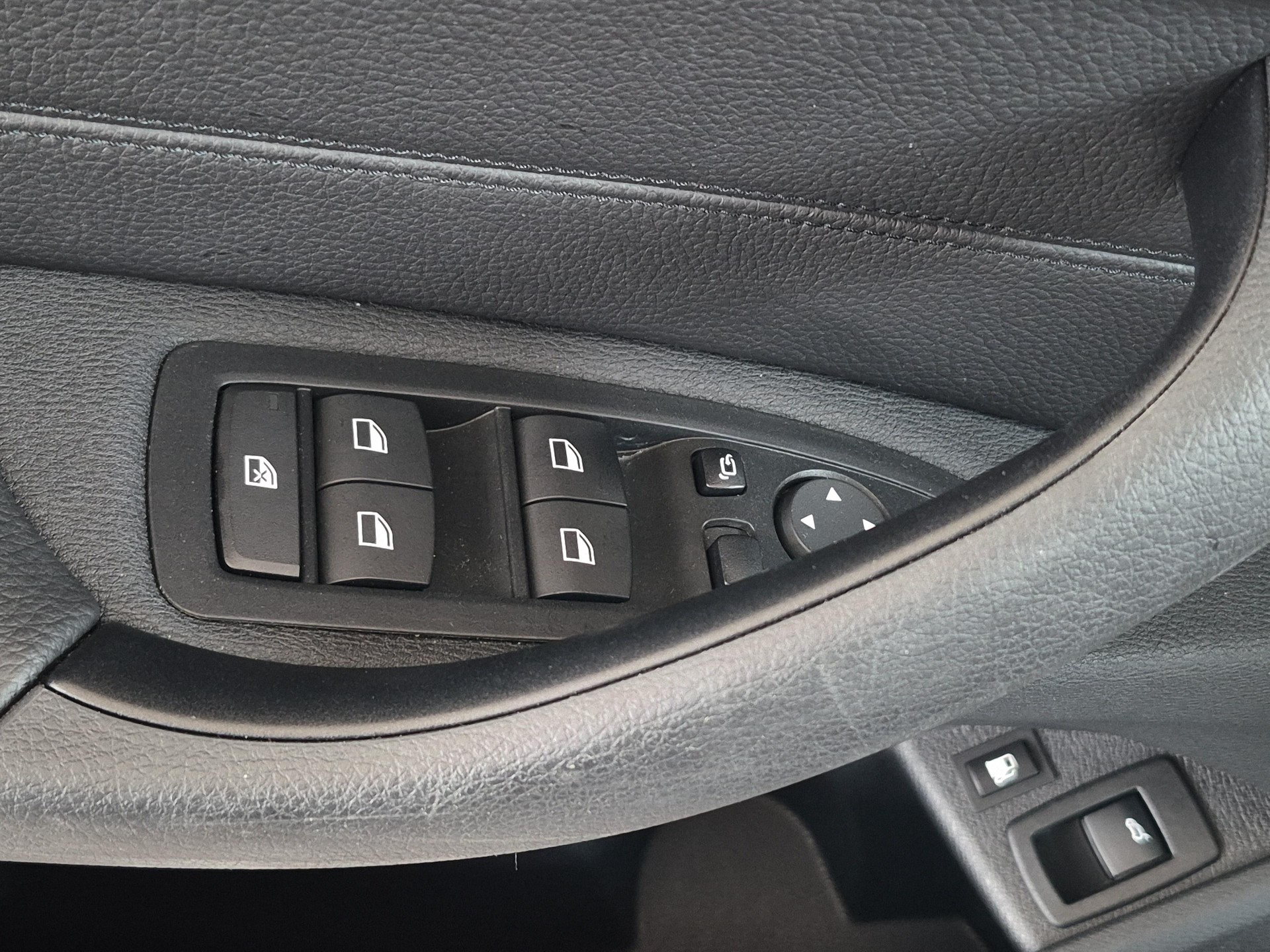 BMW X1 25e xDrive-image-18