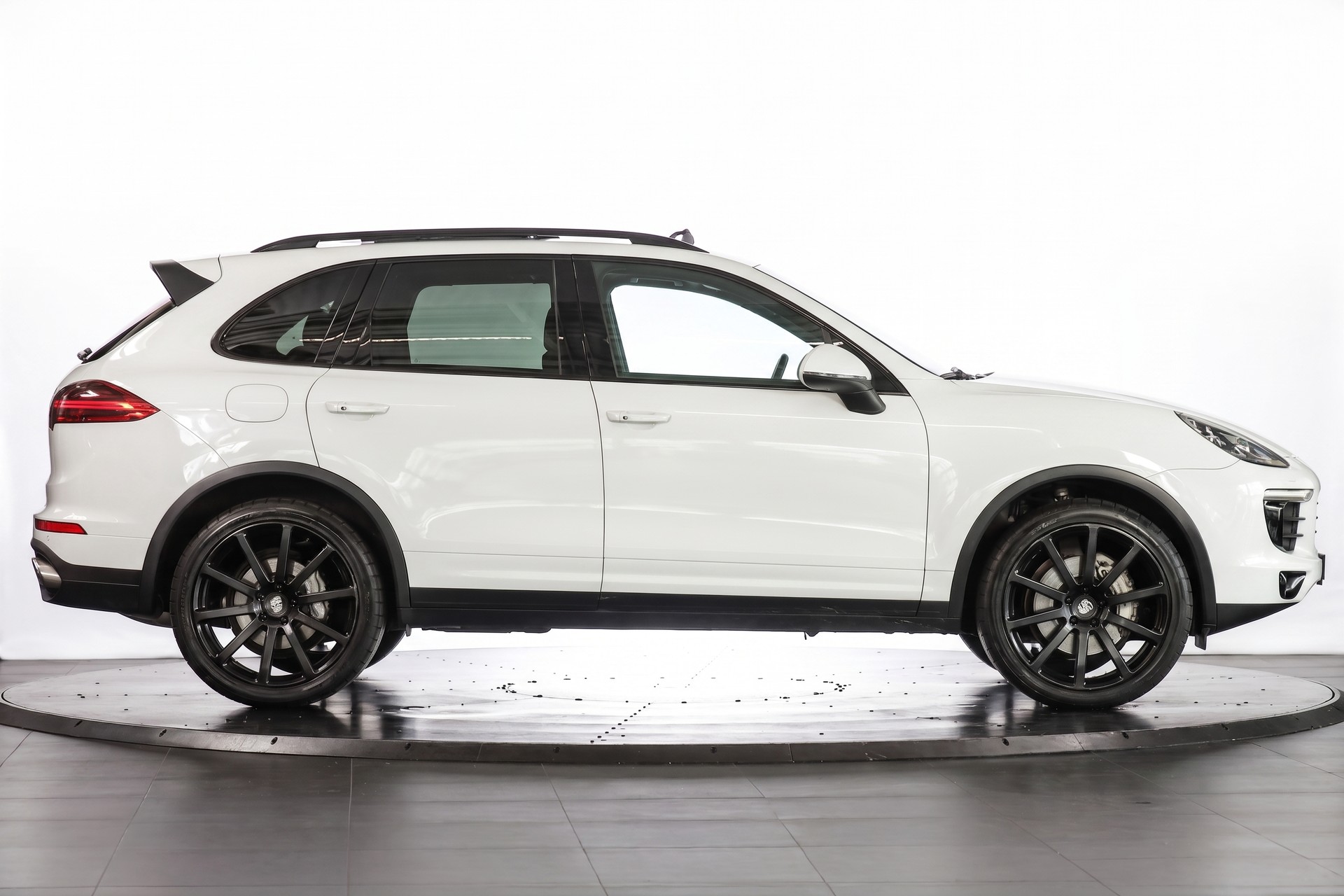 PORSCHE Cayenne S-showroom-element-3