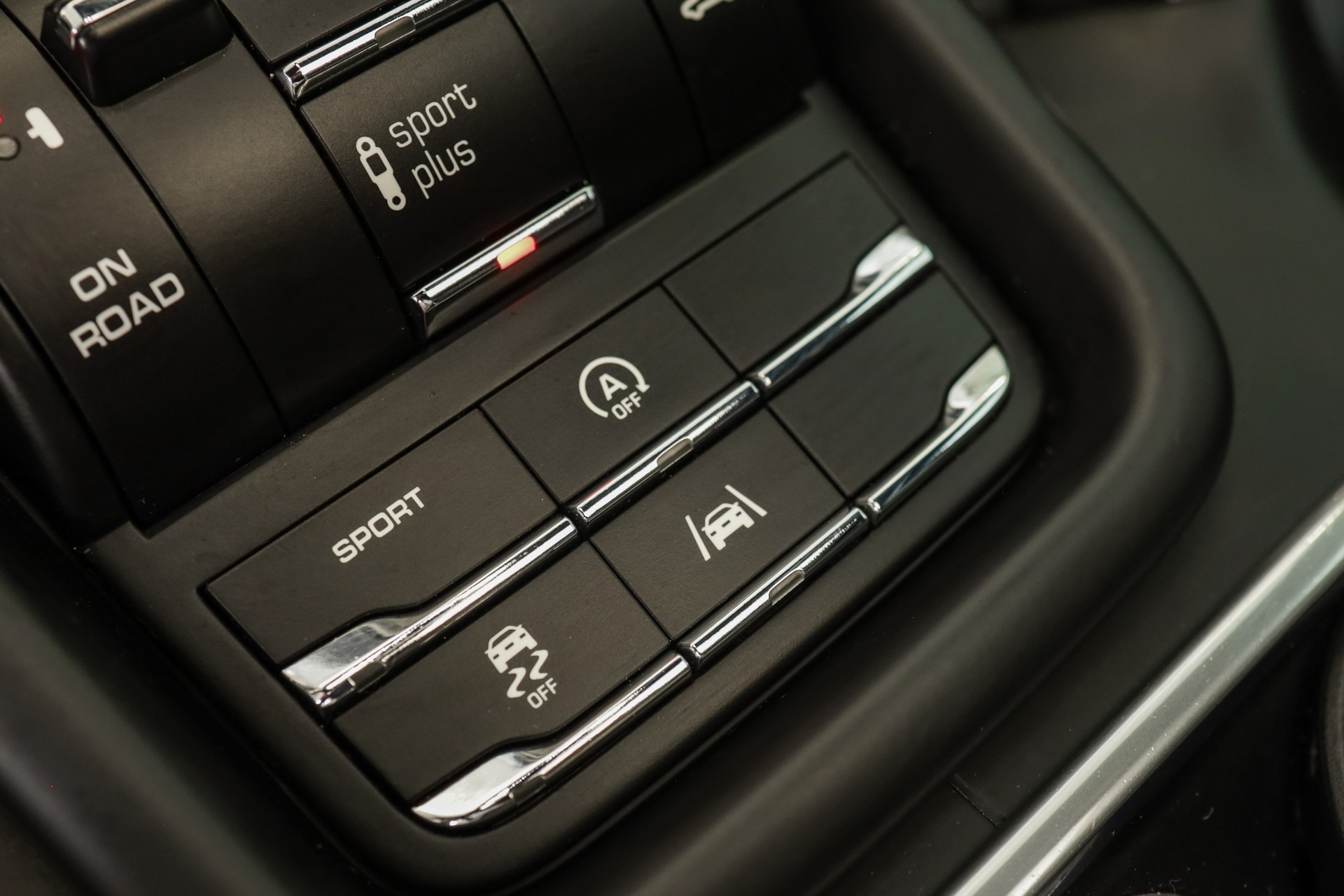 PORSCHE Cayenne S-image-16