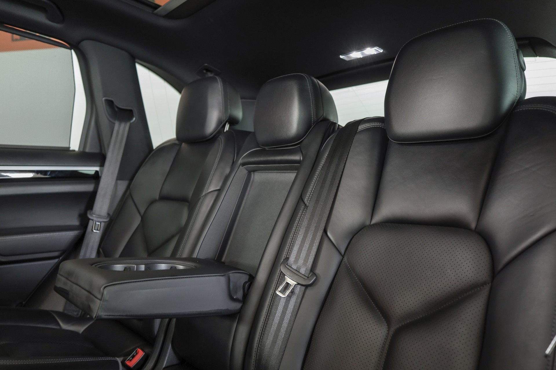 PORSCHE Cayenne S-image-10