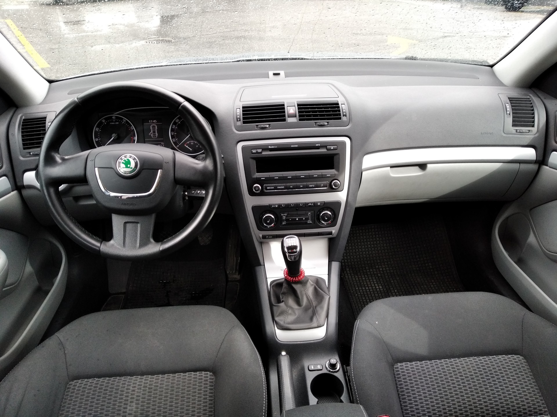 SKODA Octavia Combi 1.8 TSI Twenty 4x4-image-8