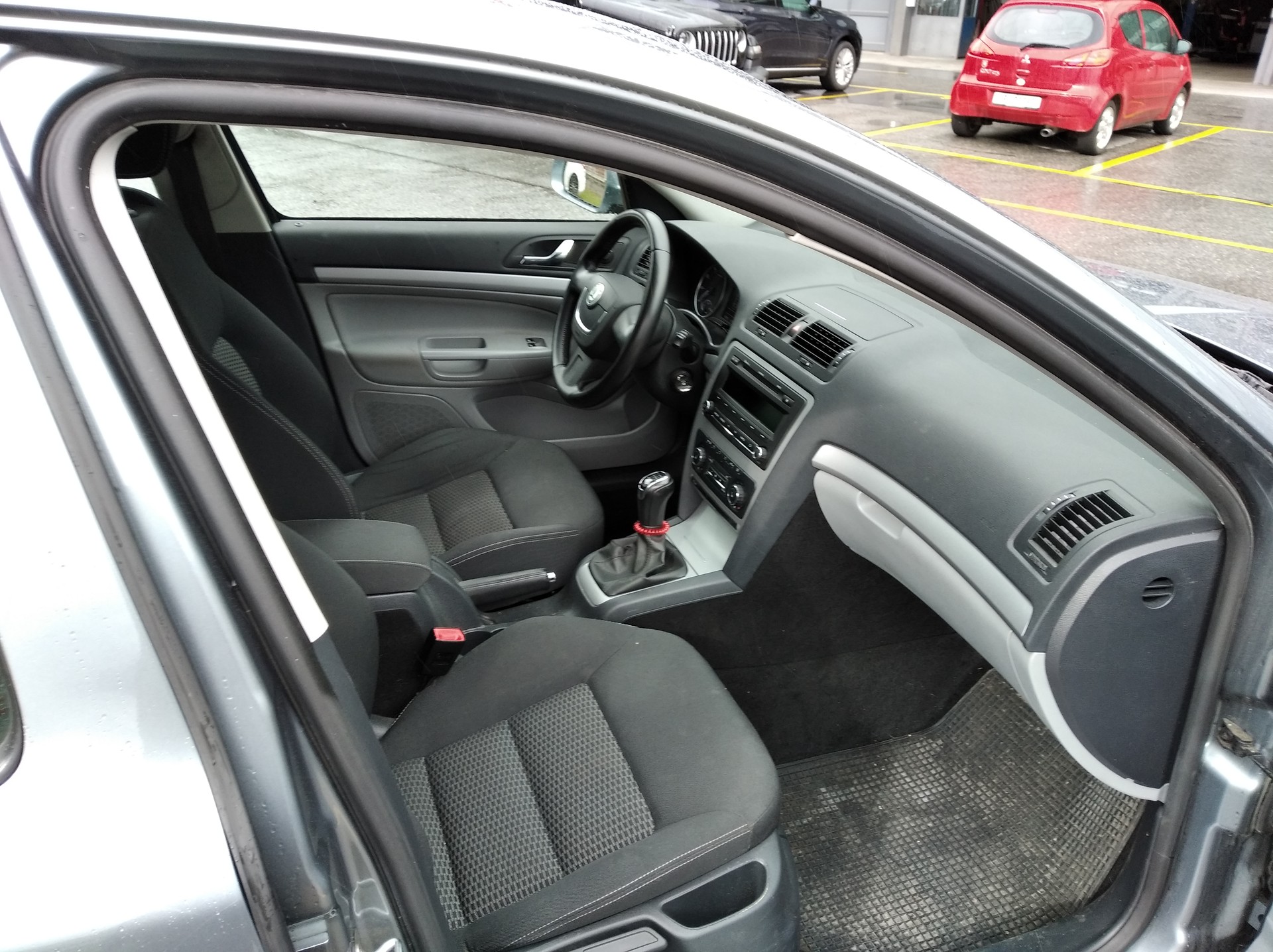 SKODA Octavia Combi 1.8 TSI Twenty 4x4-image-6