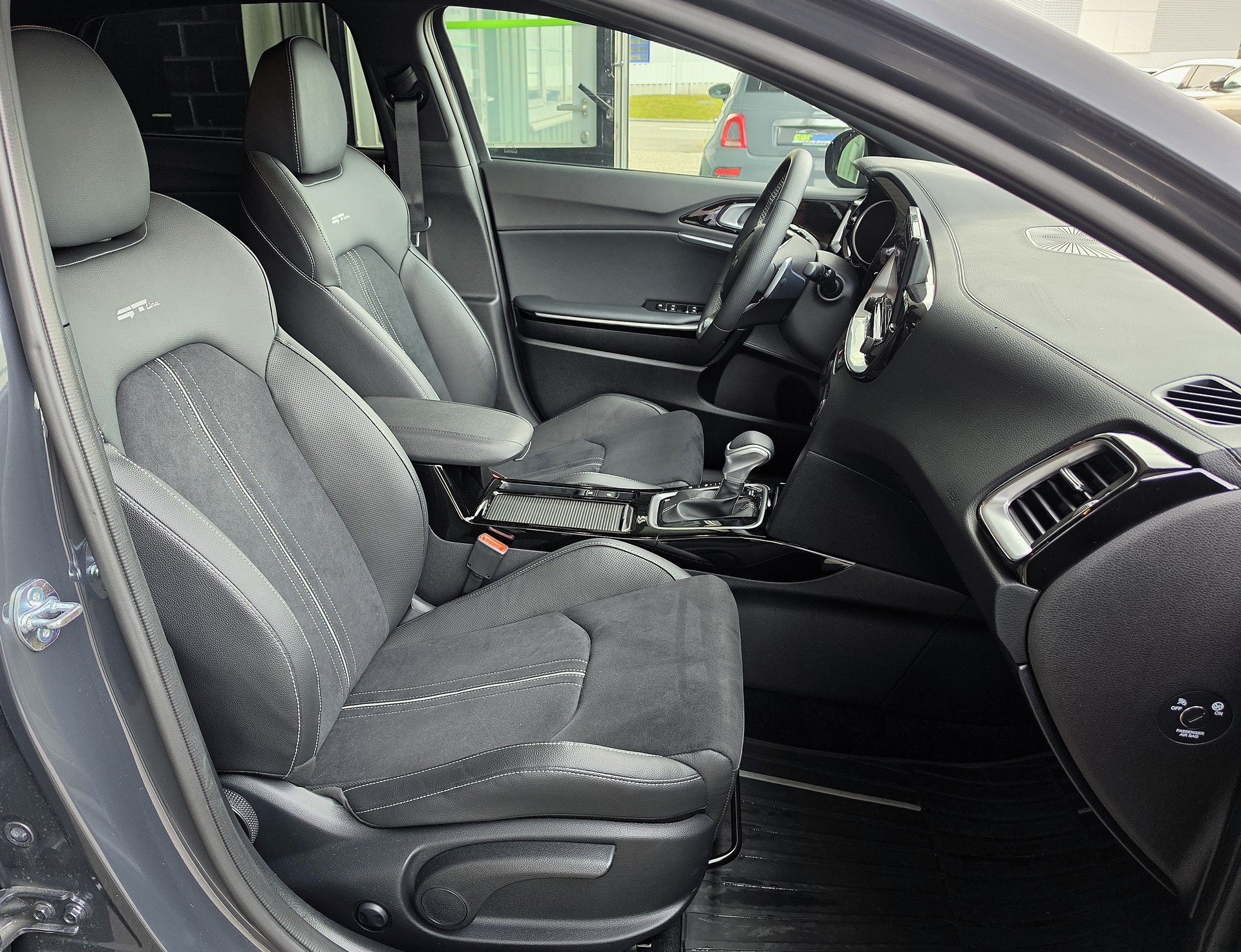 KIA ProCeed 1.5 T-GDi MHEV GT-Line-image-4