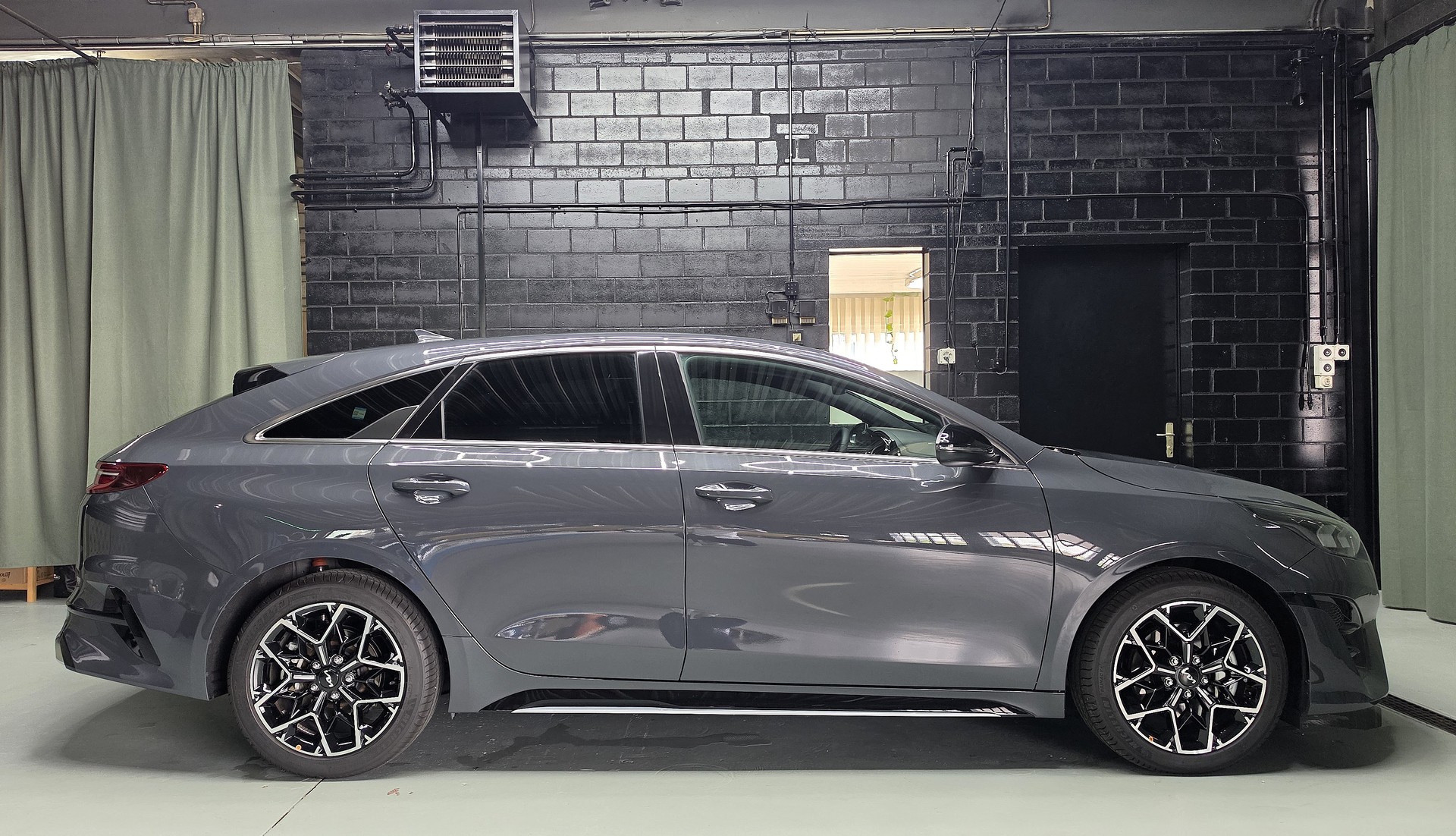 KIA ProCeed 1.5 T-GDi MHEV GT-Line-image-1