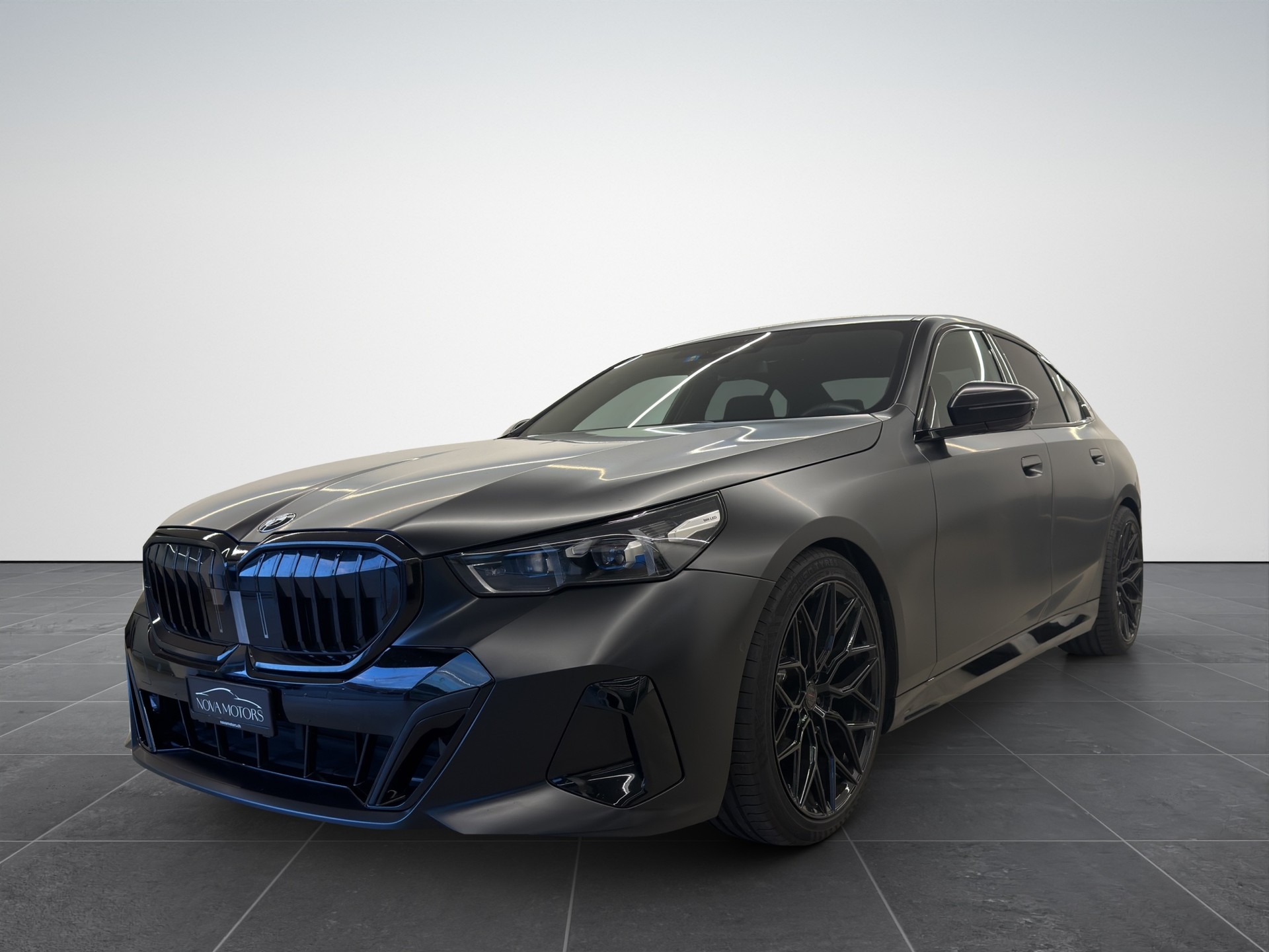 BMW 520d 48V M Sport Steptronic-image-0