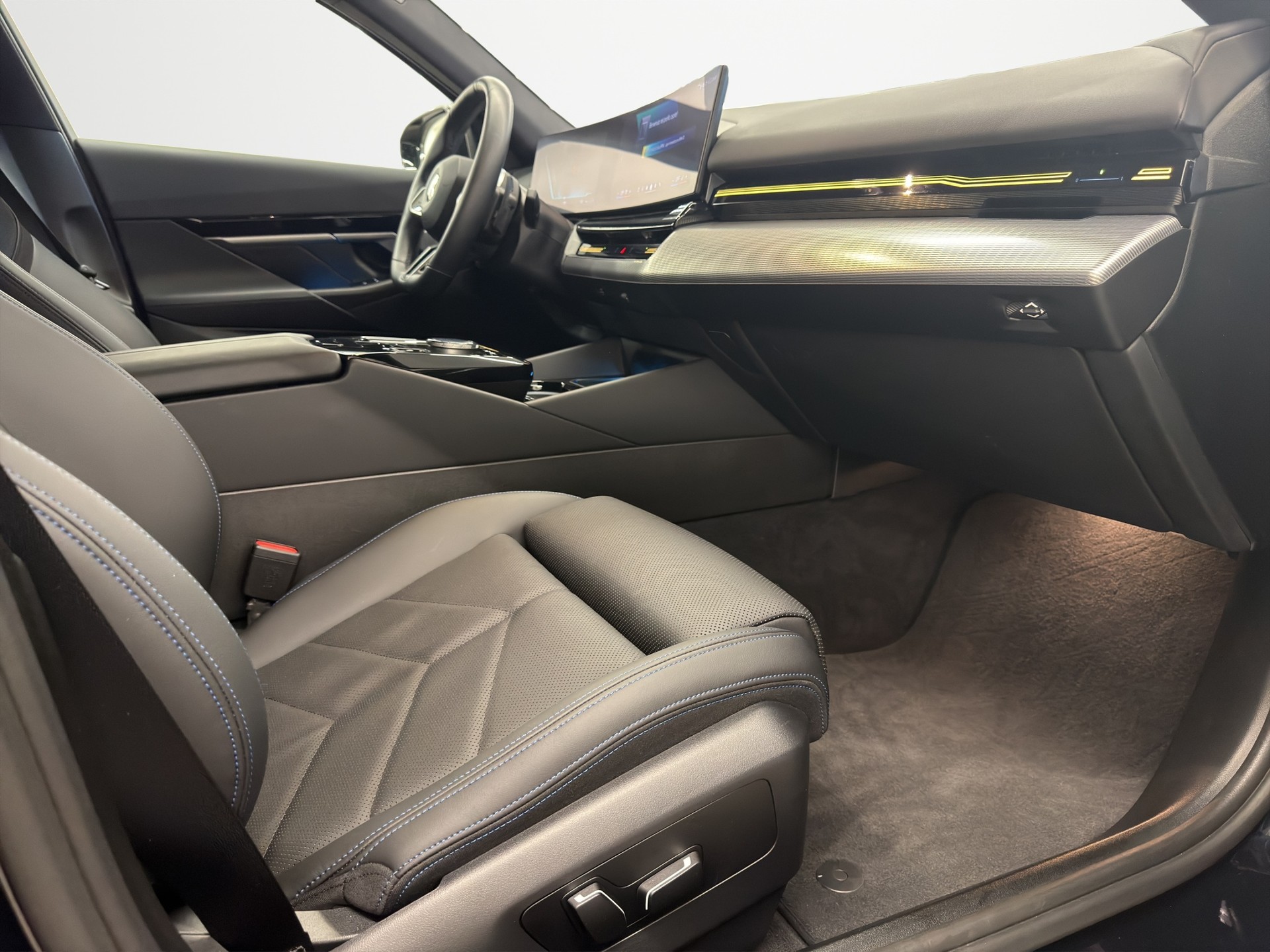 BMW 520d 48V M Sport Steptronic-image-13