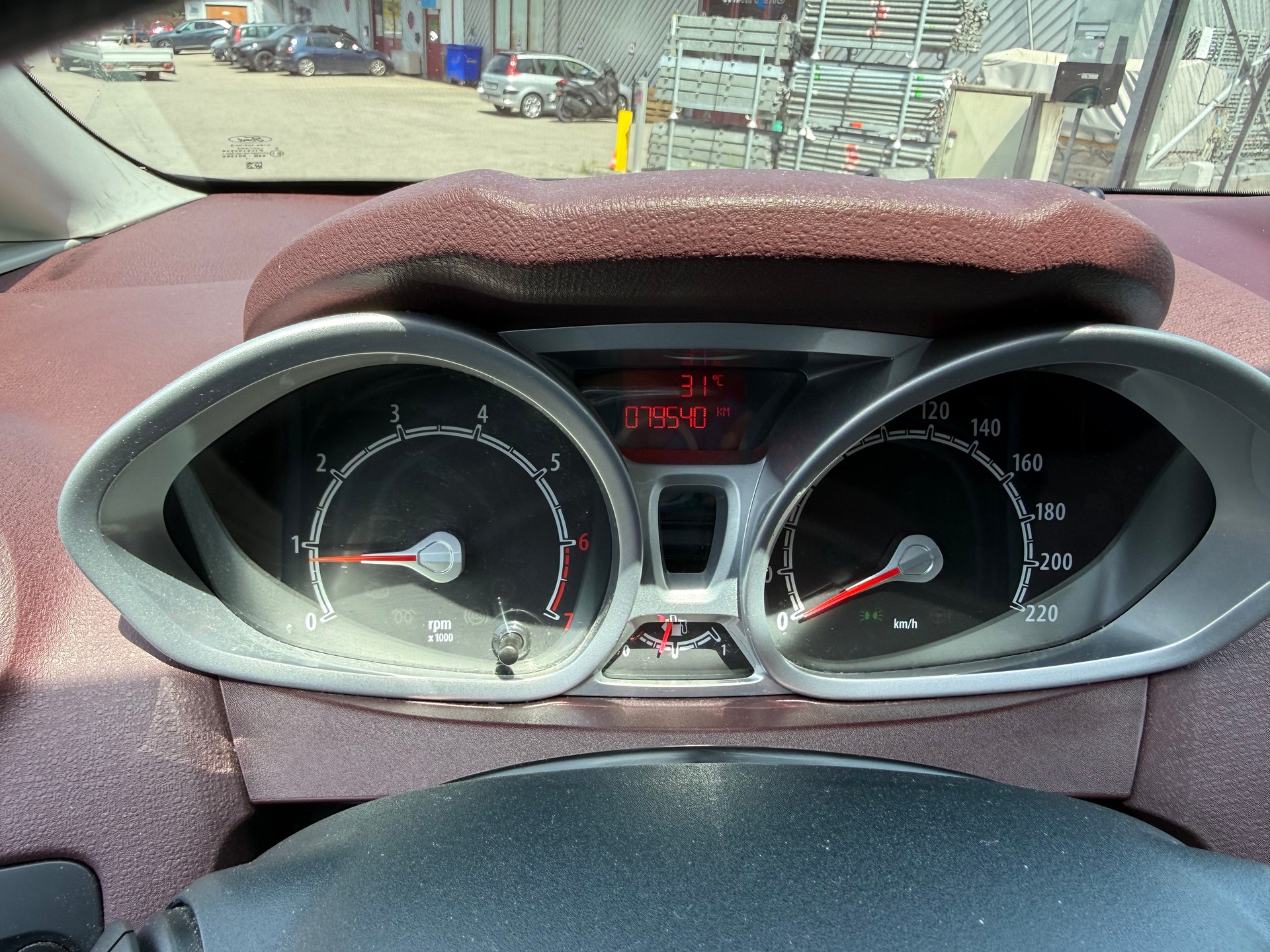 FORD Fiesta 1.4 16V Titanium-image-8