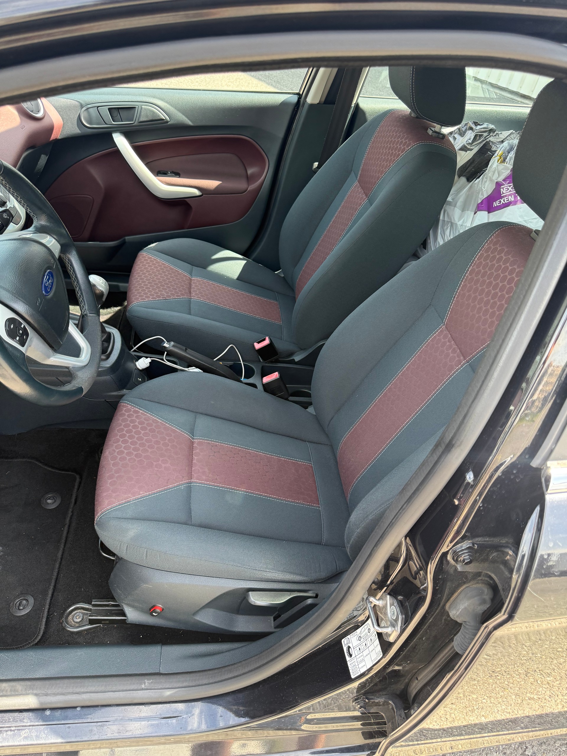 FORD Fiesta 1.4 16V Titanium-image-6