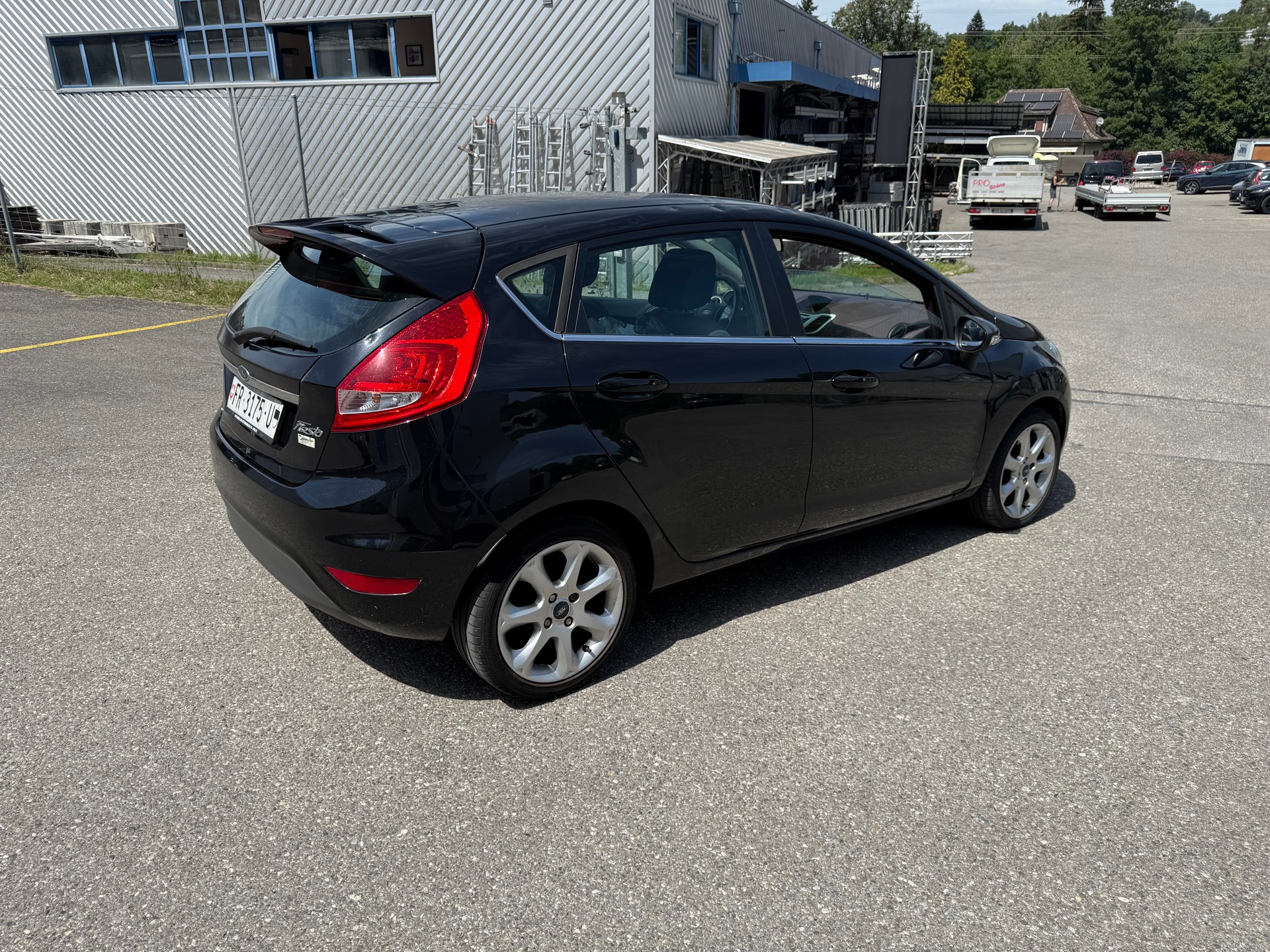 FORD Fiesta 1.4 16V Titanium-image-3
