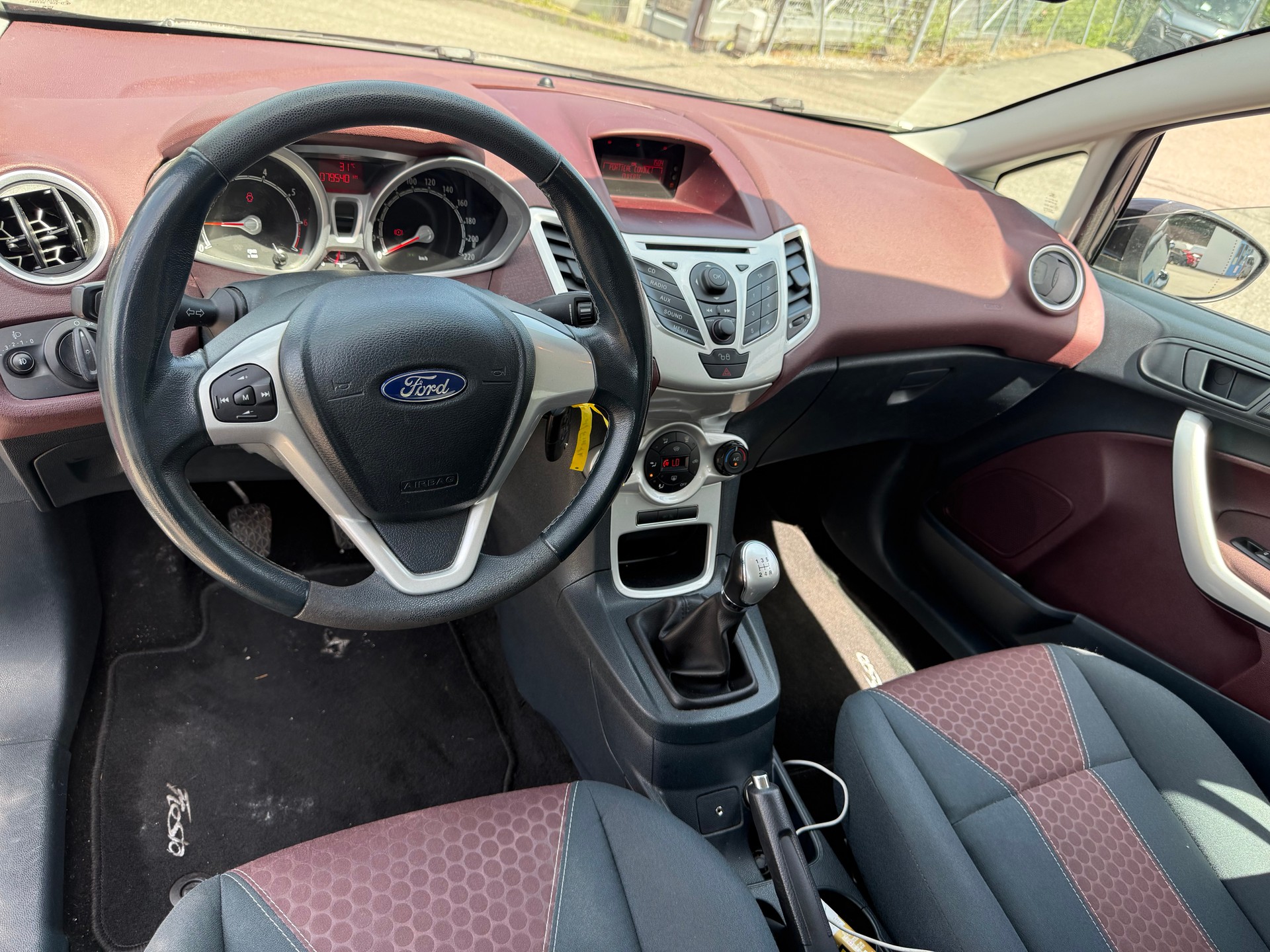 FORD Fiesta 1.4 16V Titanium-image-7