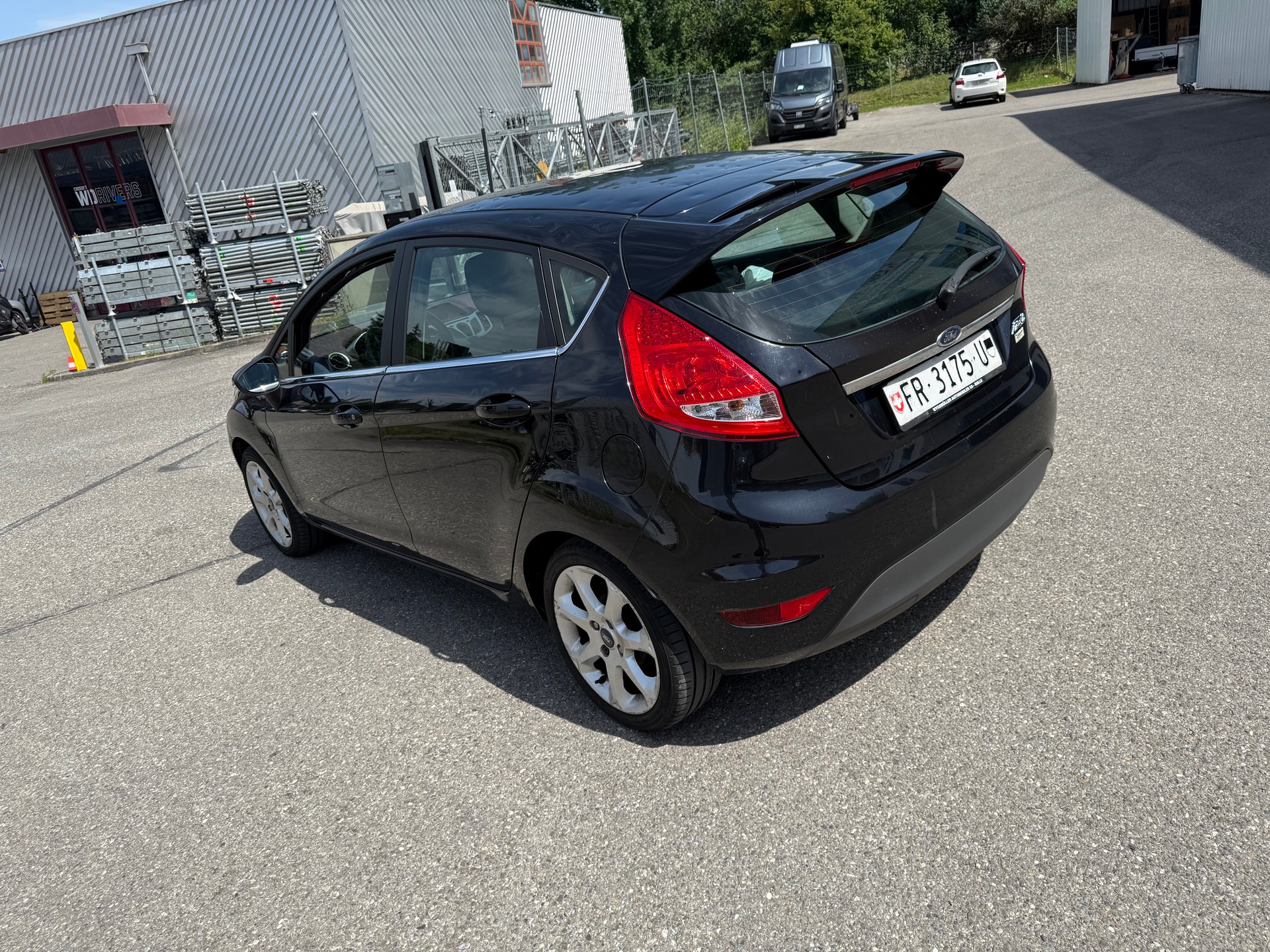 FORD Fiesta 1.4 16V Titanium-image-5