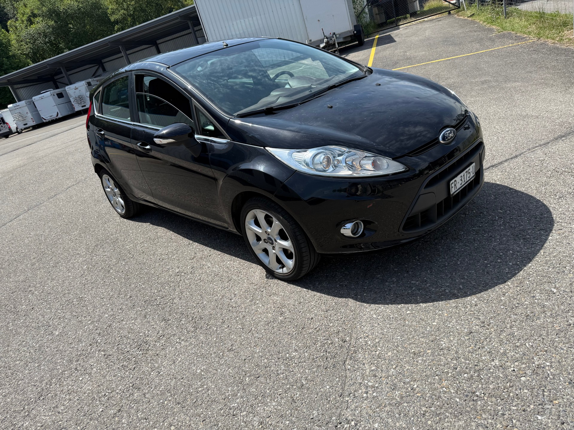 FORD Fiesta 1.4 16V Titanium-image-2