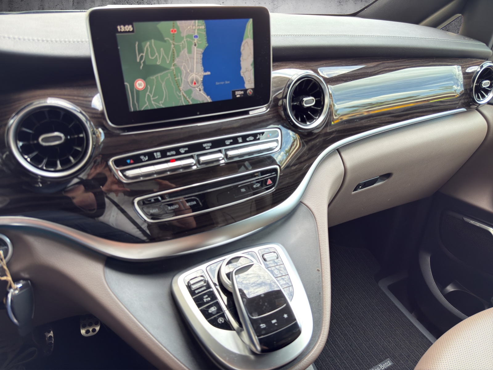 MERCEDES-BENZ V 300 d lang Swiss Edition 4Matic 9G-Tronic-image-8