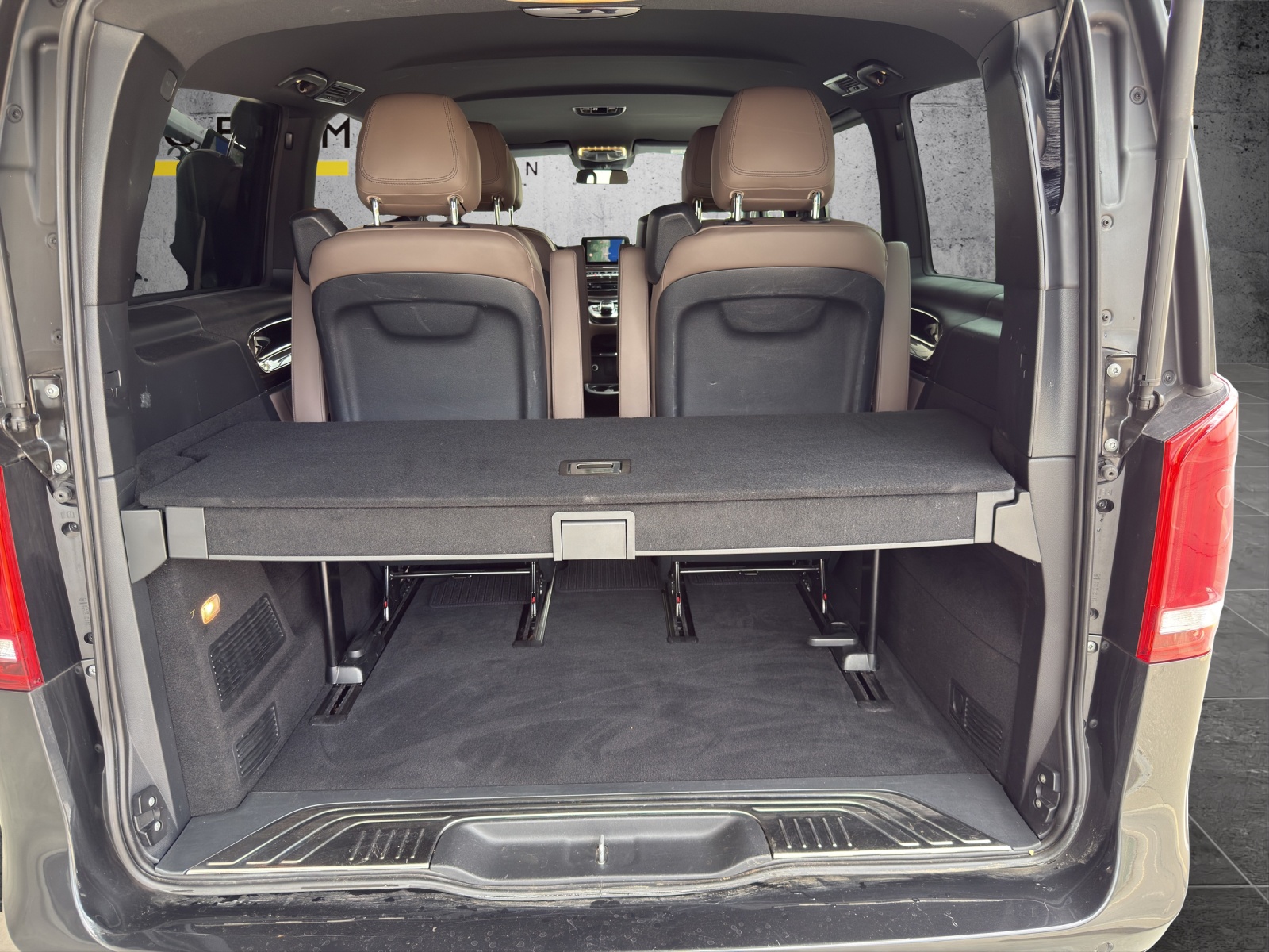MERCEDES-BENZ V 300 d lang Swiss Edition 4Matic 9G-Tronic-image-11