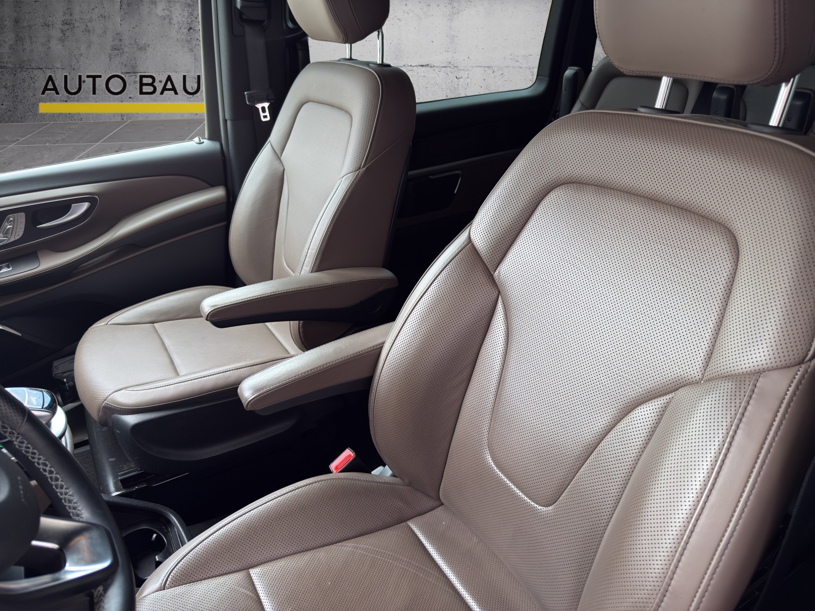 MERCEDES-BENZ V 300 d lang Swiss Edition 4Matic 9G-Tronic-image-14