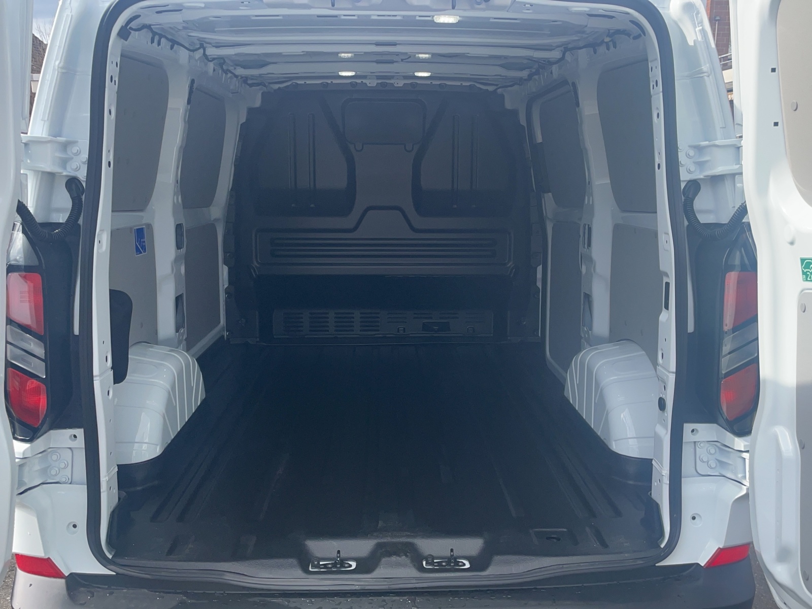 FORD Transit C Van 300 L1 2.0 EcoBlue 136 Trend-image-12
