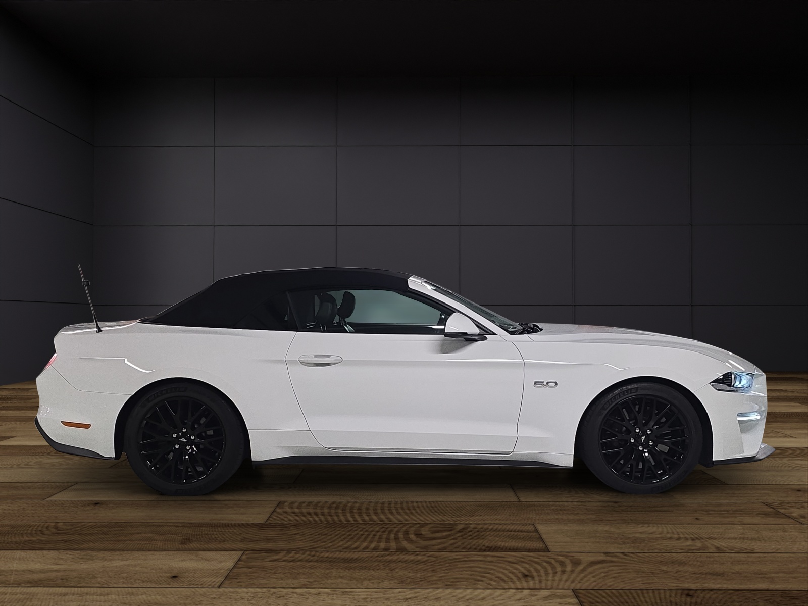 FORD Mustang Convertible 5.0 V8 GT Automat-image-4