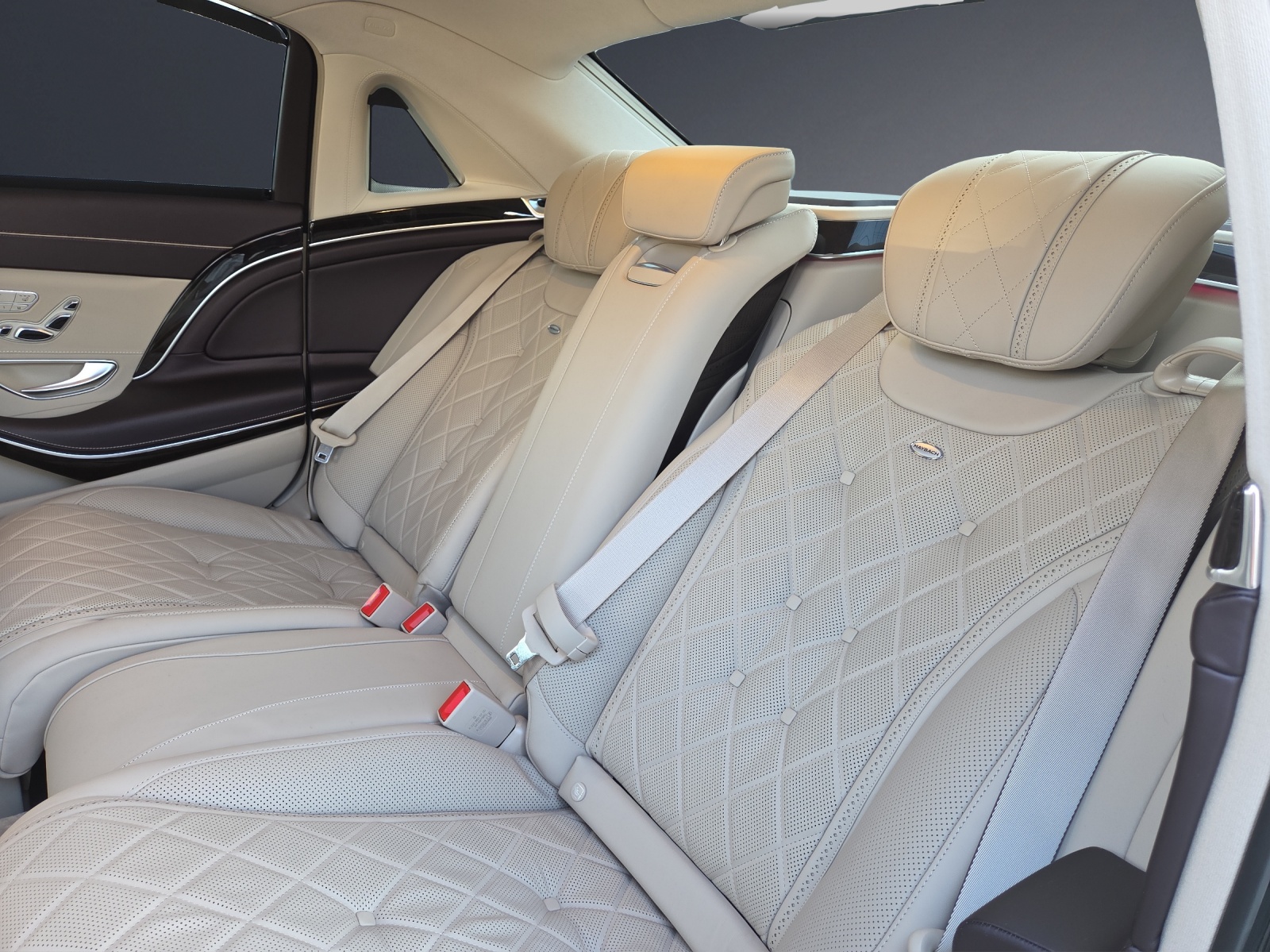 MERCEDES-BENZ S 560 Maybach 4Matic-image-16