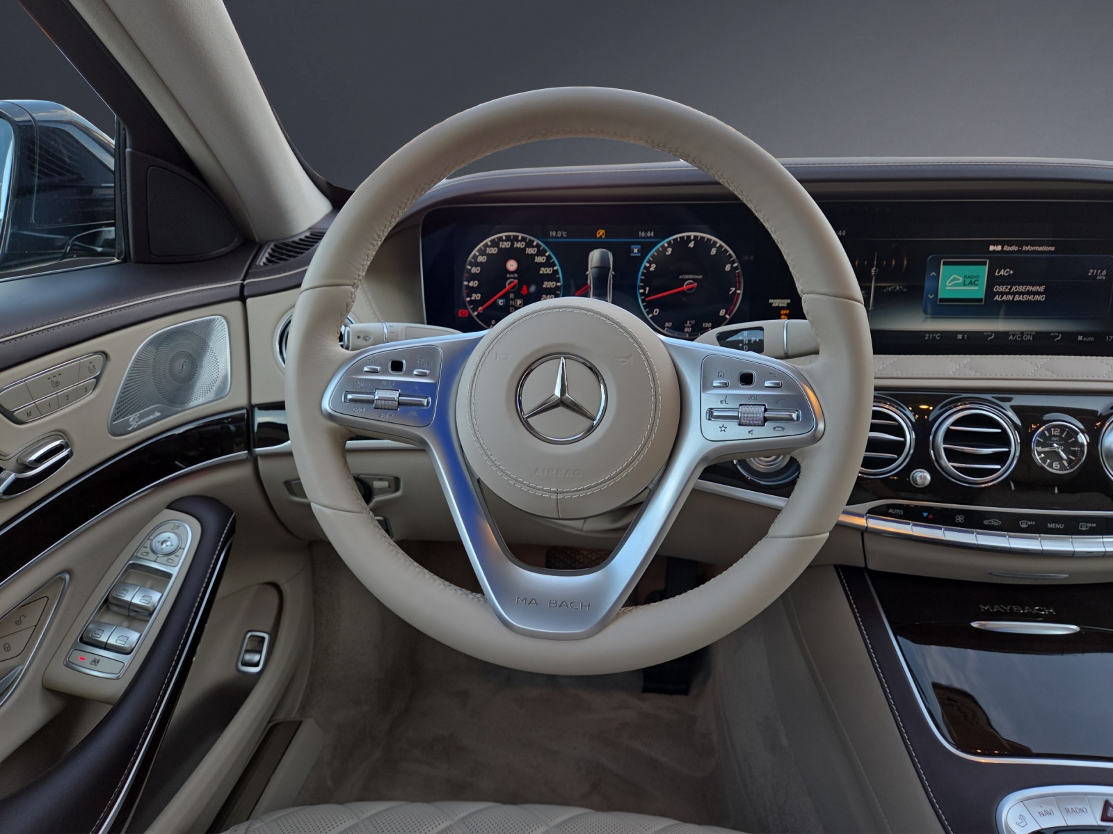 MERCEDES-BENZ S 560 Maybach 4Matic-image-11