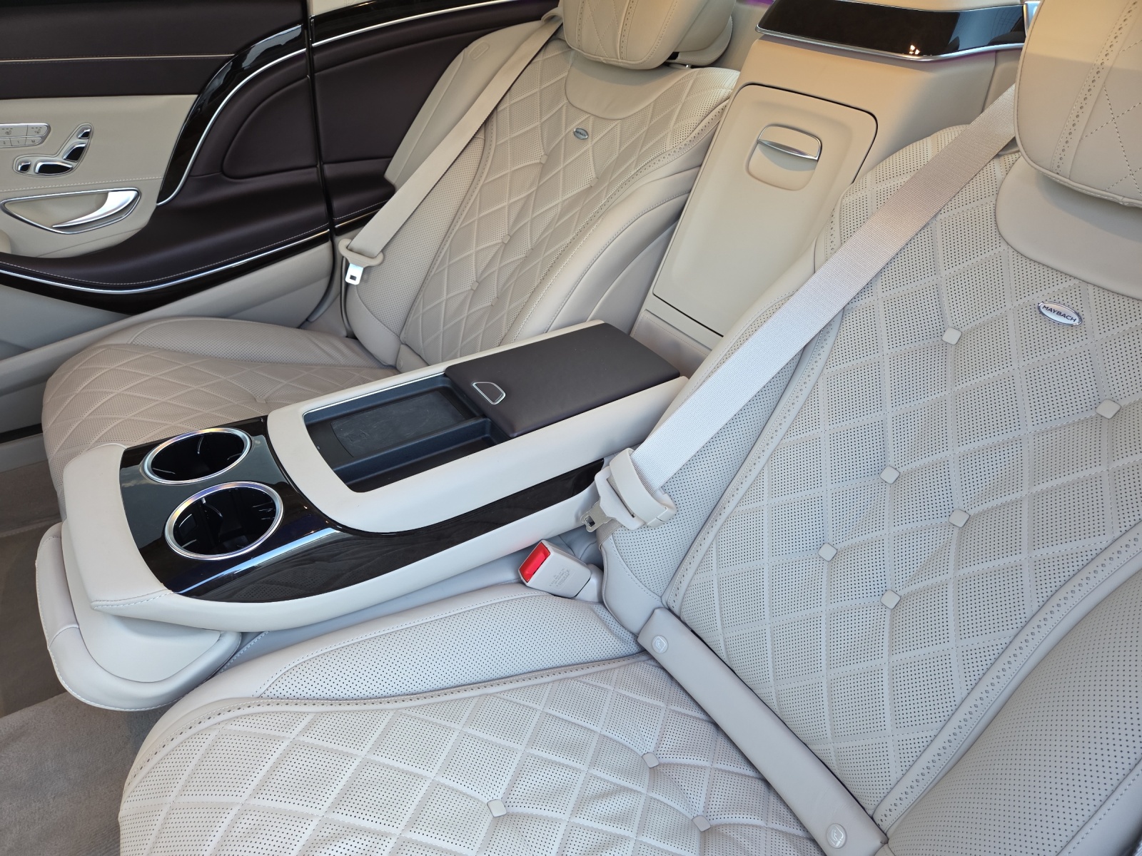 MERCEDES-BENZ S 560 Maybach 4Matic-image-23