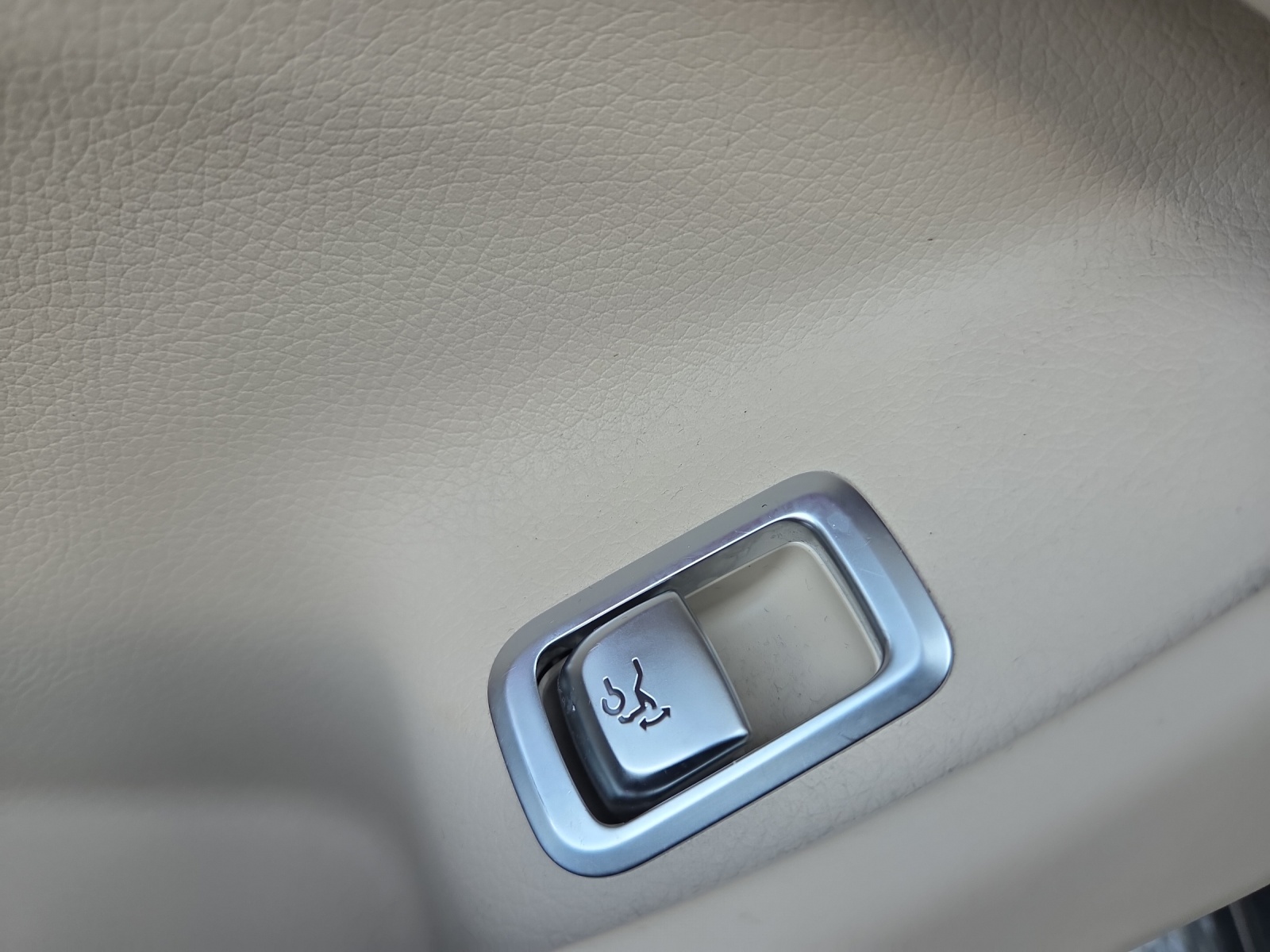 MERCEDES-BENZ S 560 Maybach 4Matic-image-24