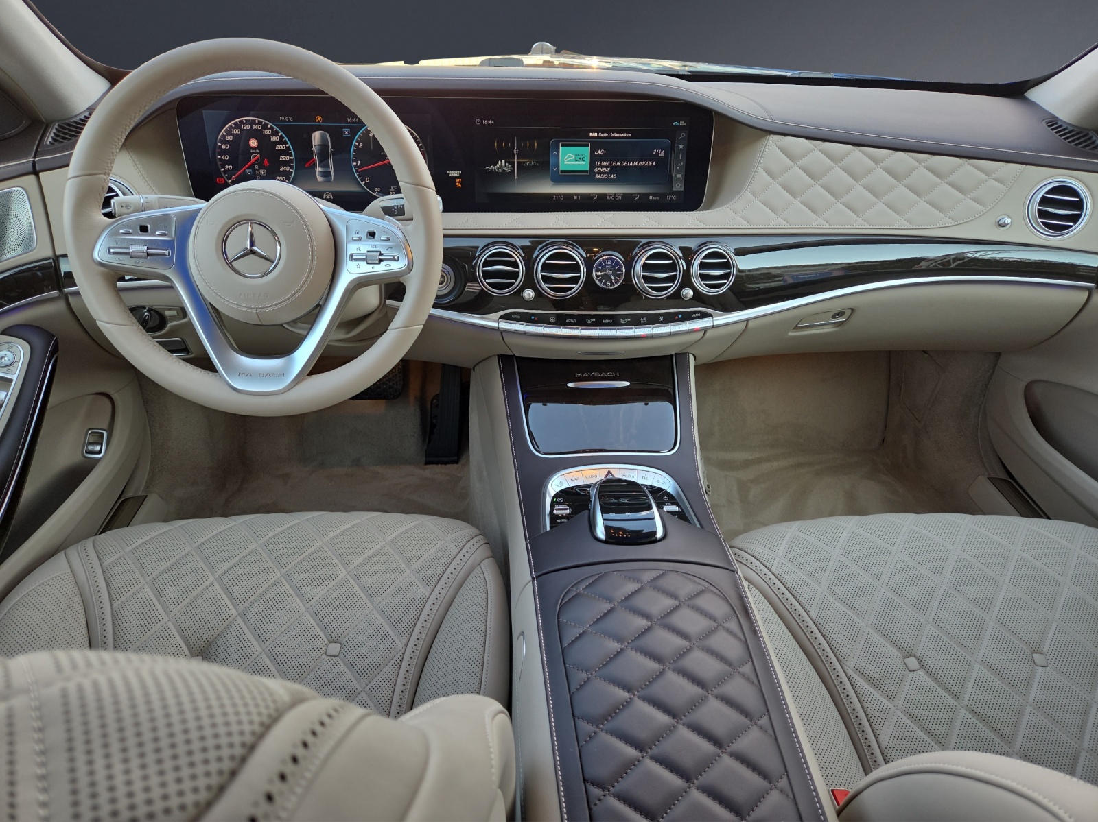 MERCEDES-BENZ S 560 Maybach 4Matic-image-12