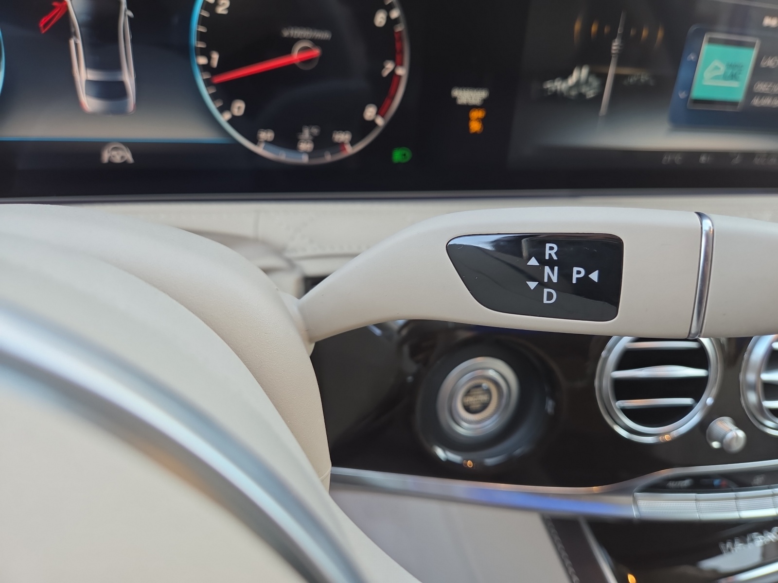 MERCEDES-BENZ S 560 Maybach 4Matic-image-15