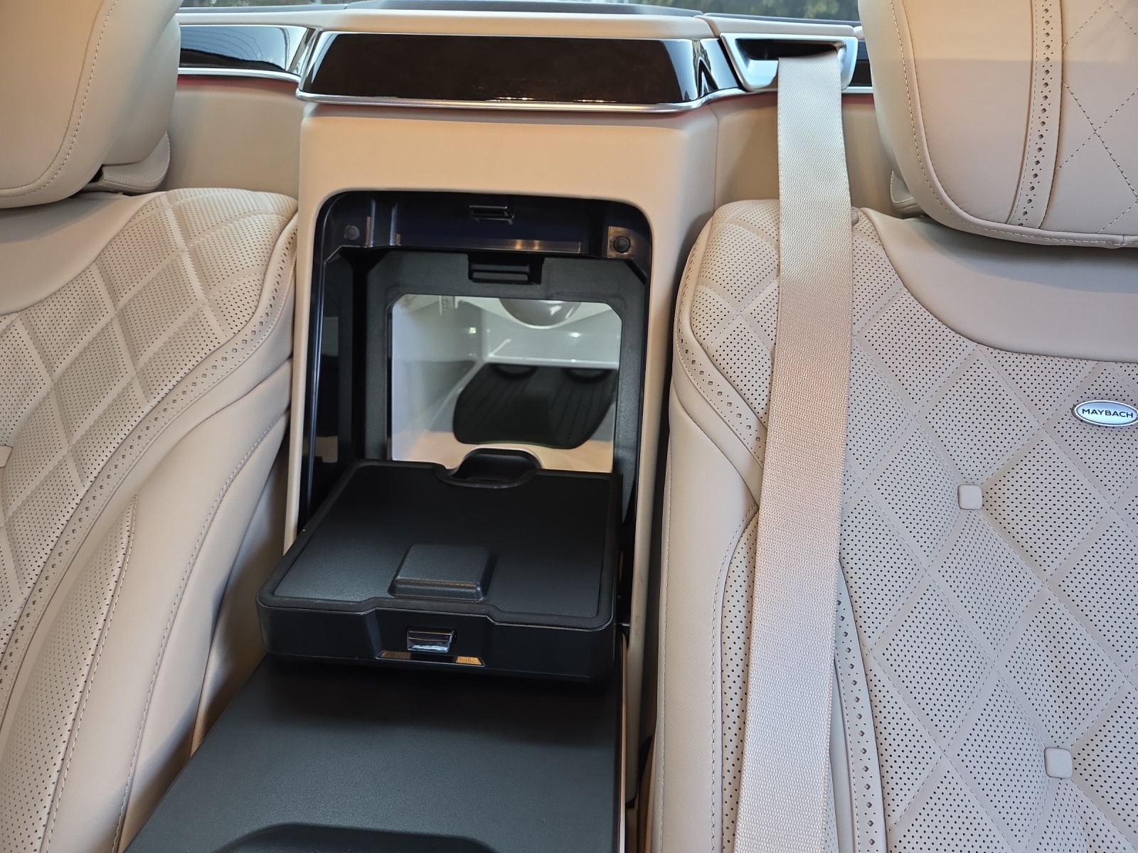 MERCEDES-BENZ S 560 Maybach 4Matic-image-22